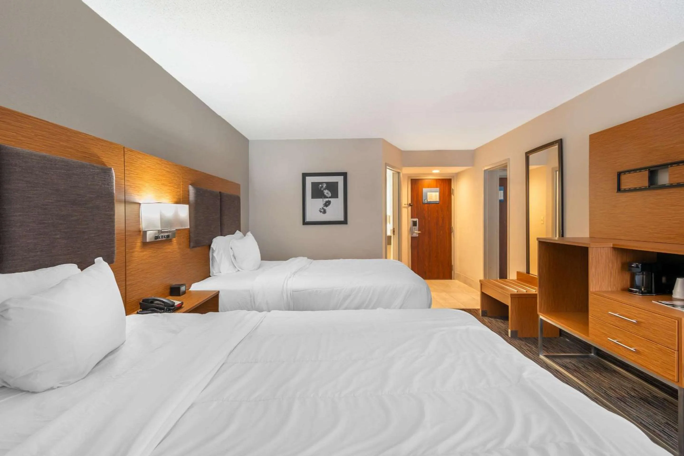 Bedroom, Bed in MainStay Suites Springfield IL