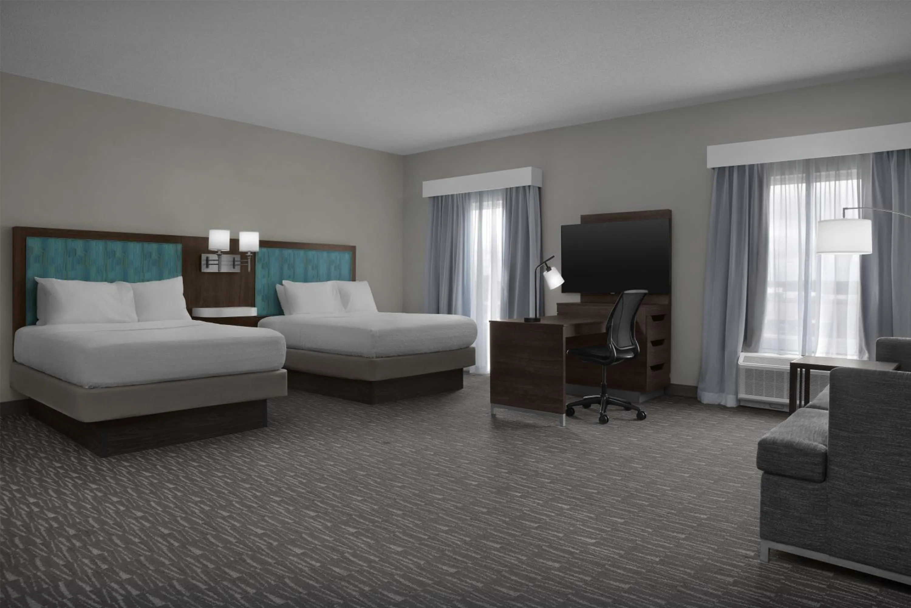 Bed in Hampton Inn & Suites Lakeland-South Polk Parkway
