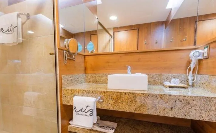 Bathroom in Ritz Lagoa da Anta Hotel & SPA