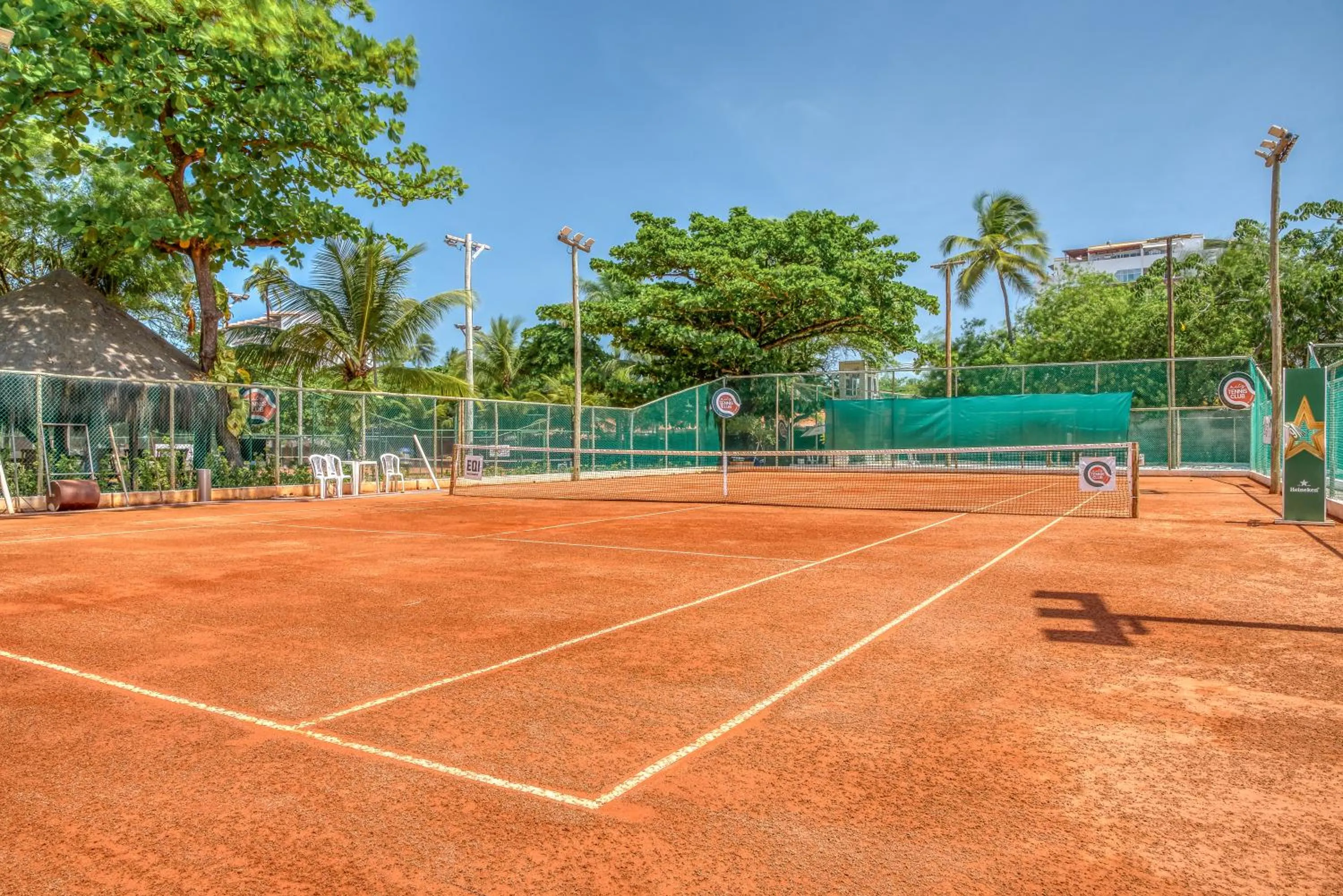 Tennis court in Ritz Lagoa da Anta Hotel & SPA