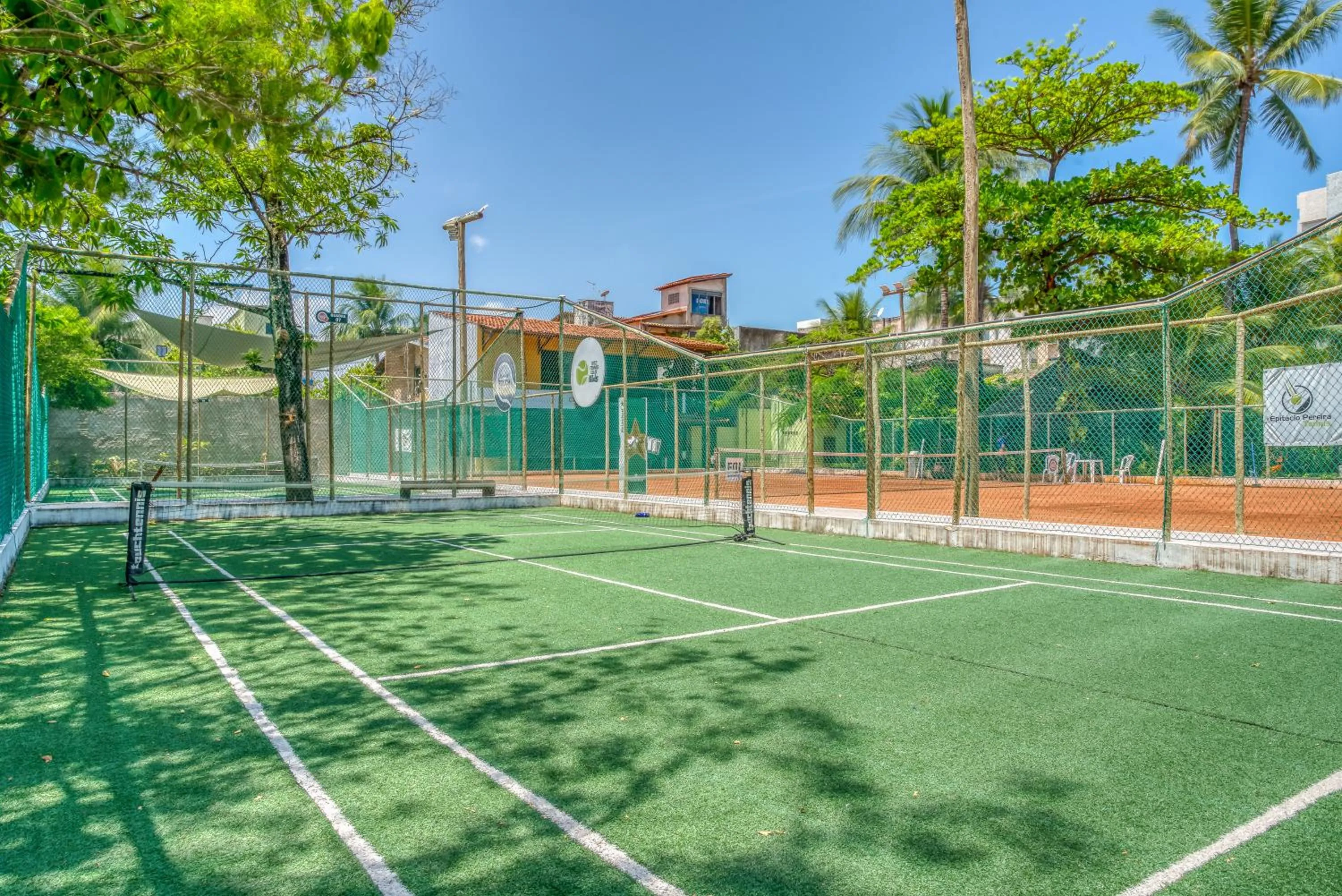 Tennis court in Ritz Lagoa da Anta Hotel & SPA