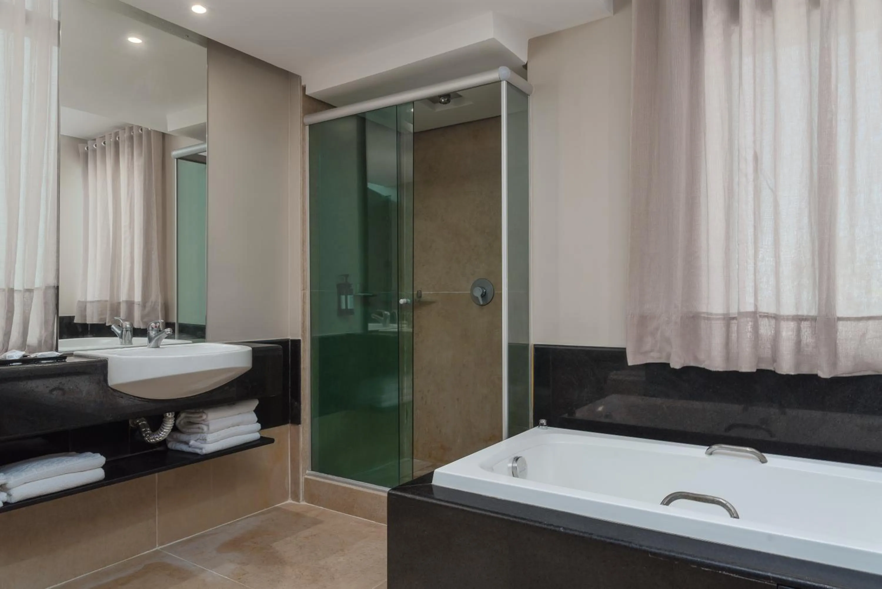 Bedroom in Ritz Lagoa da Anta Hotel & SPA