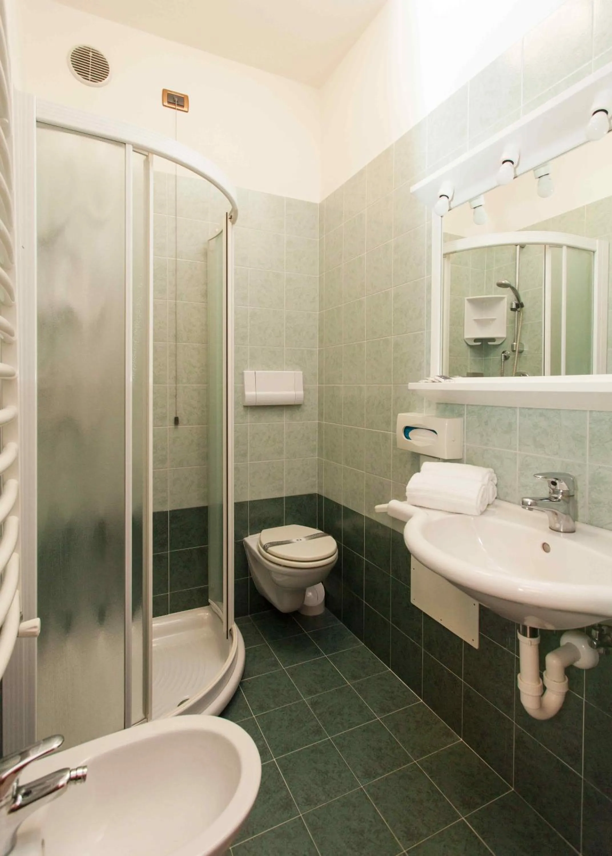 Shower in Regent's Hotel