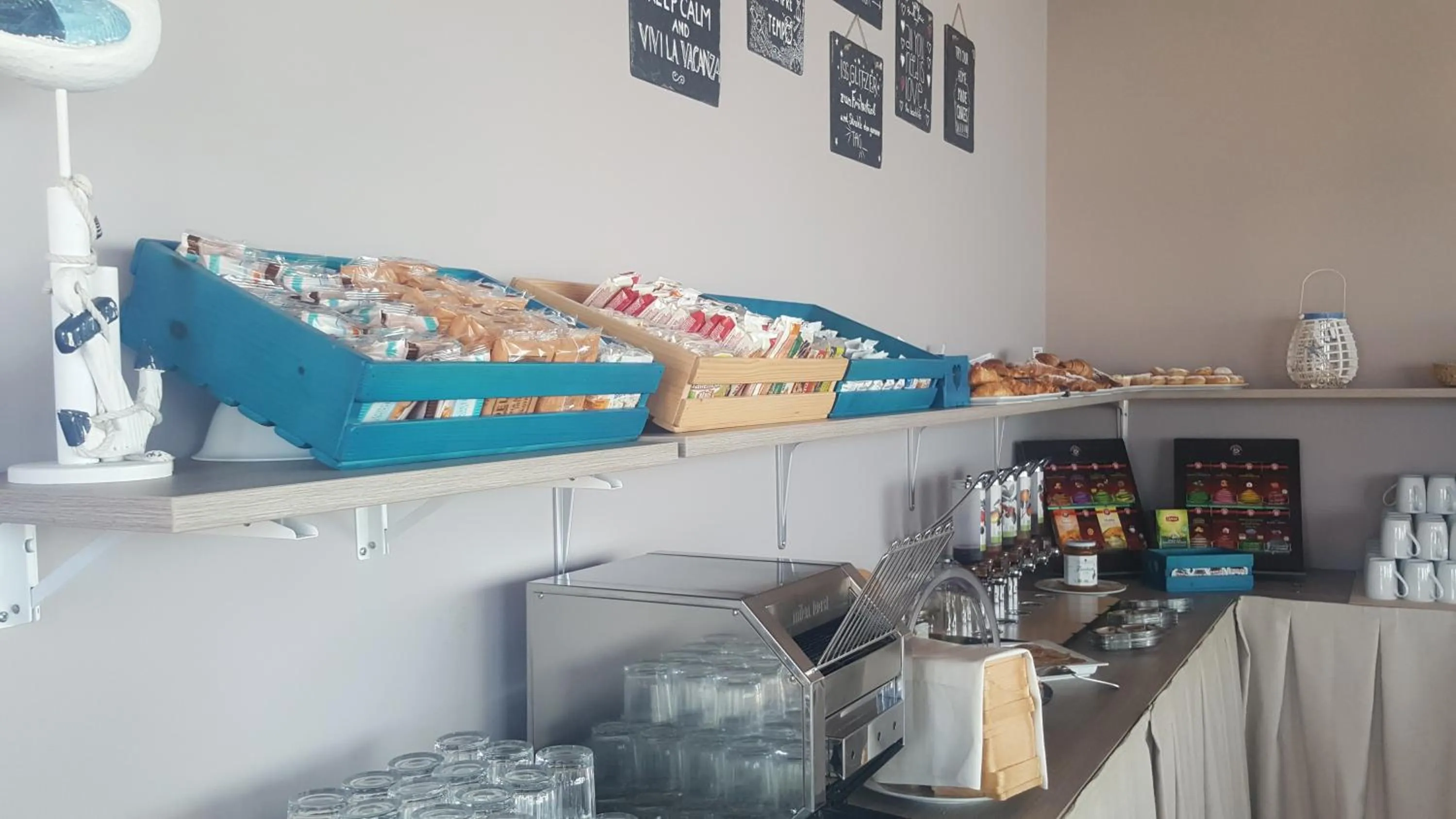 Buffet breakfast in Regent's Hotel