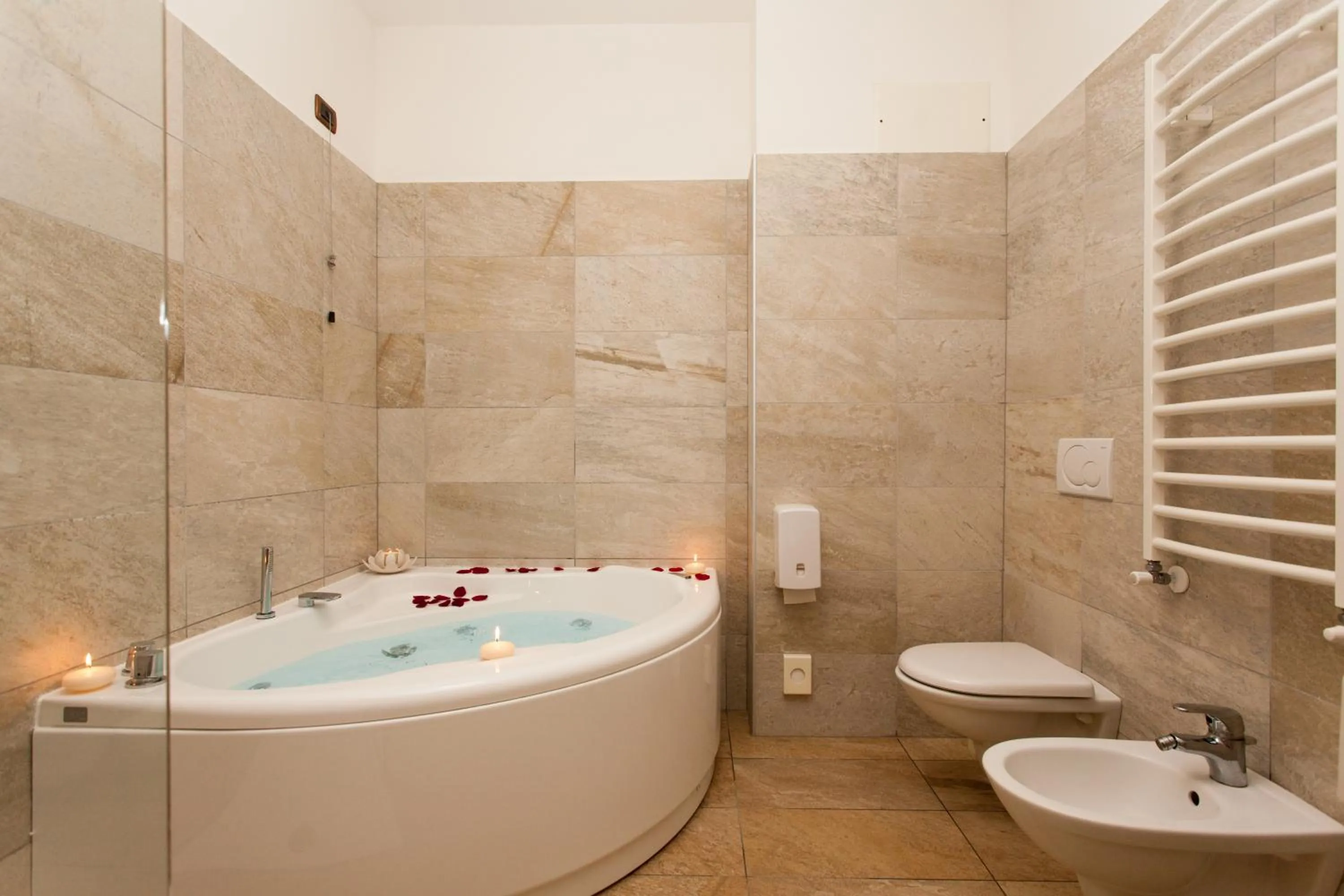 Hot Tub in Regent's Hotel