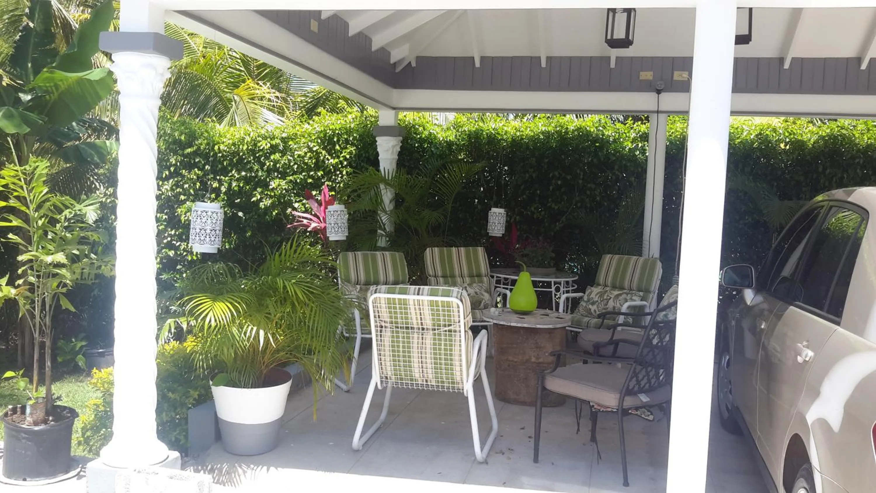 Garden in Lorenton Hideaway