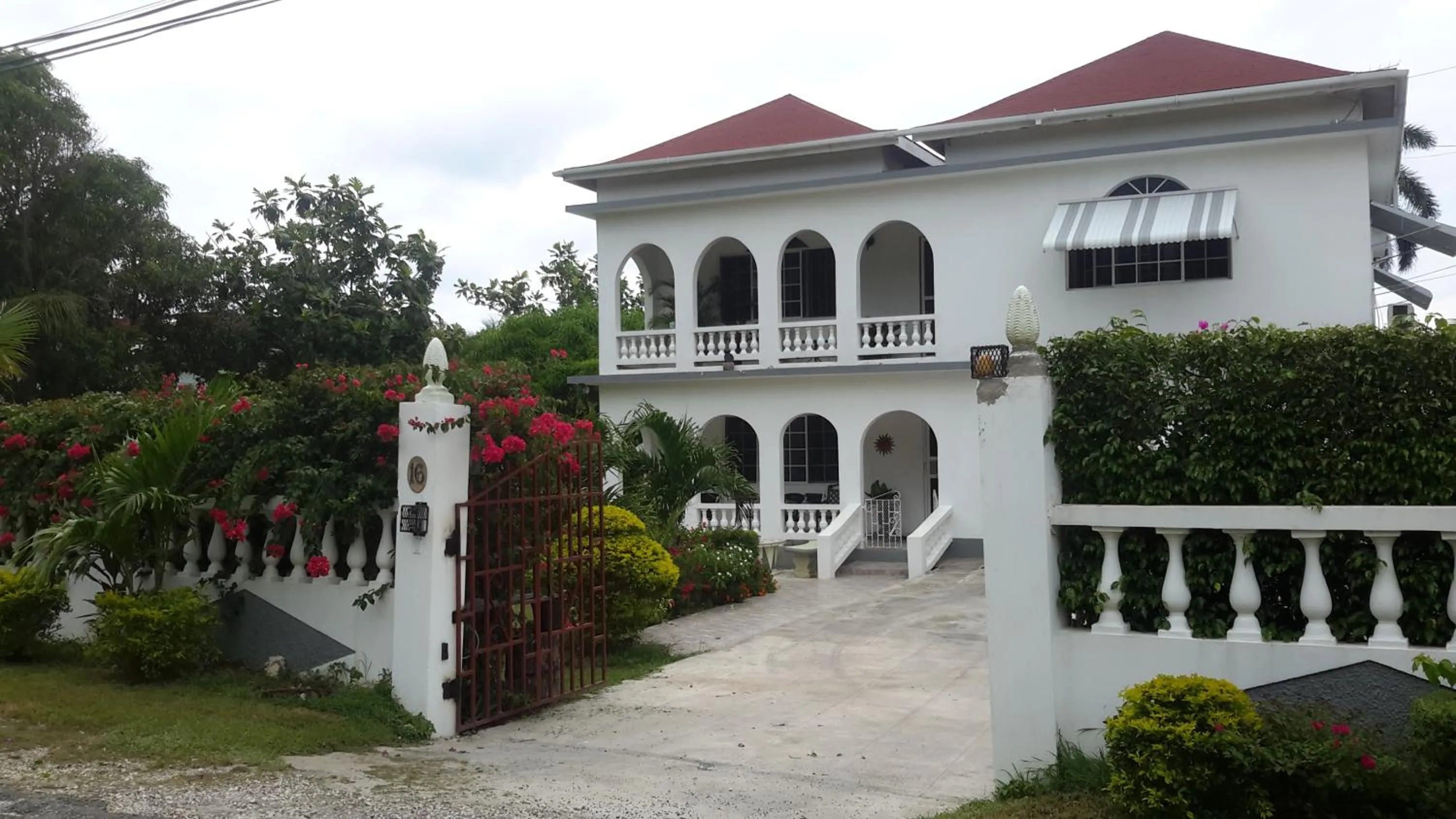 Property building in Lorenton Hideaway