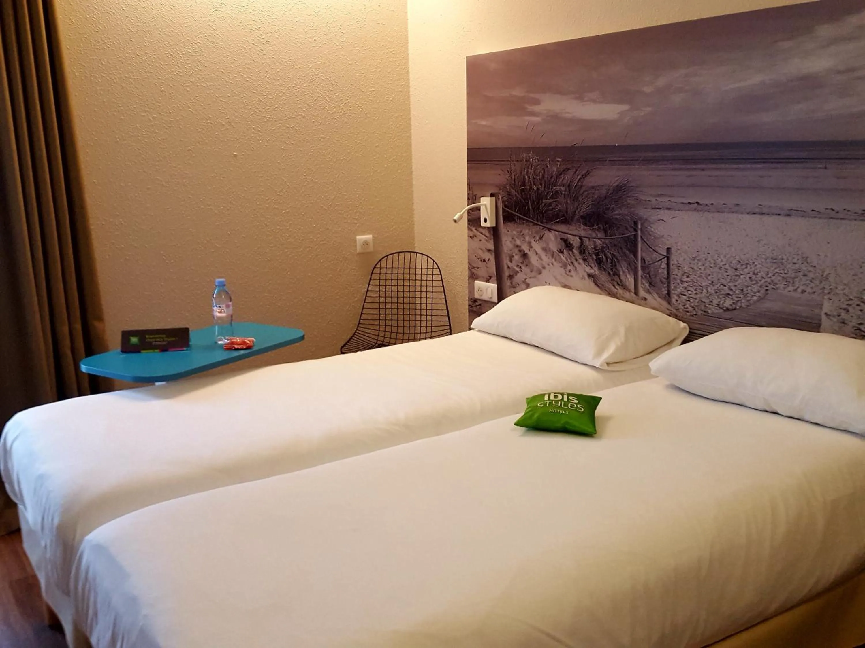 Bedroom, Bed in ibis Styles Quimper