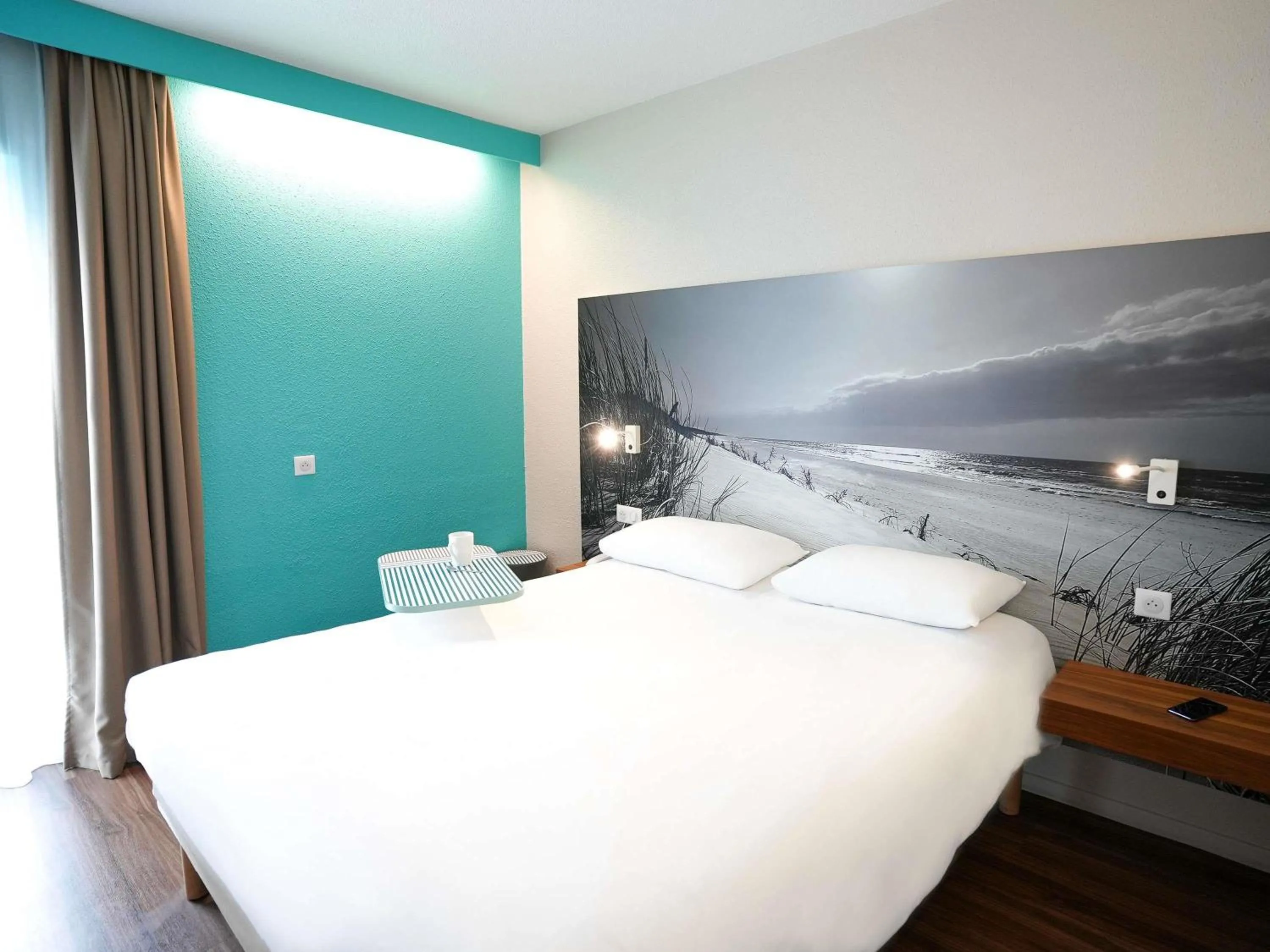 Bedroom, Bed in ibis Styles Quimper
