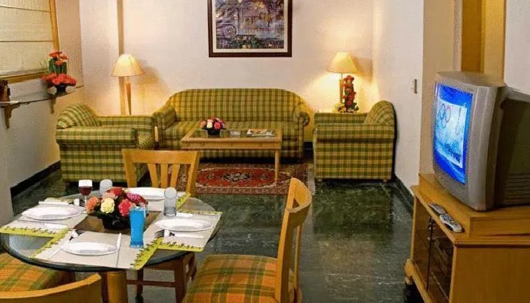 TV and multimedia in Savoy Suites Noida