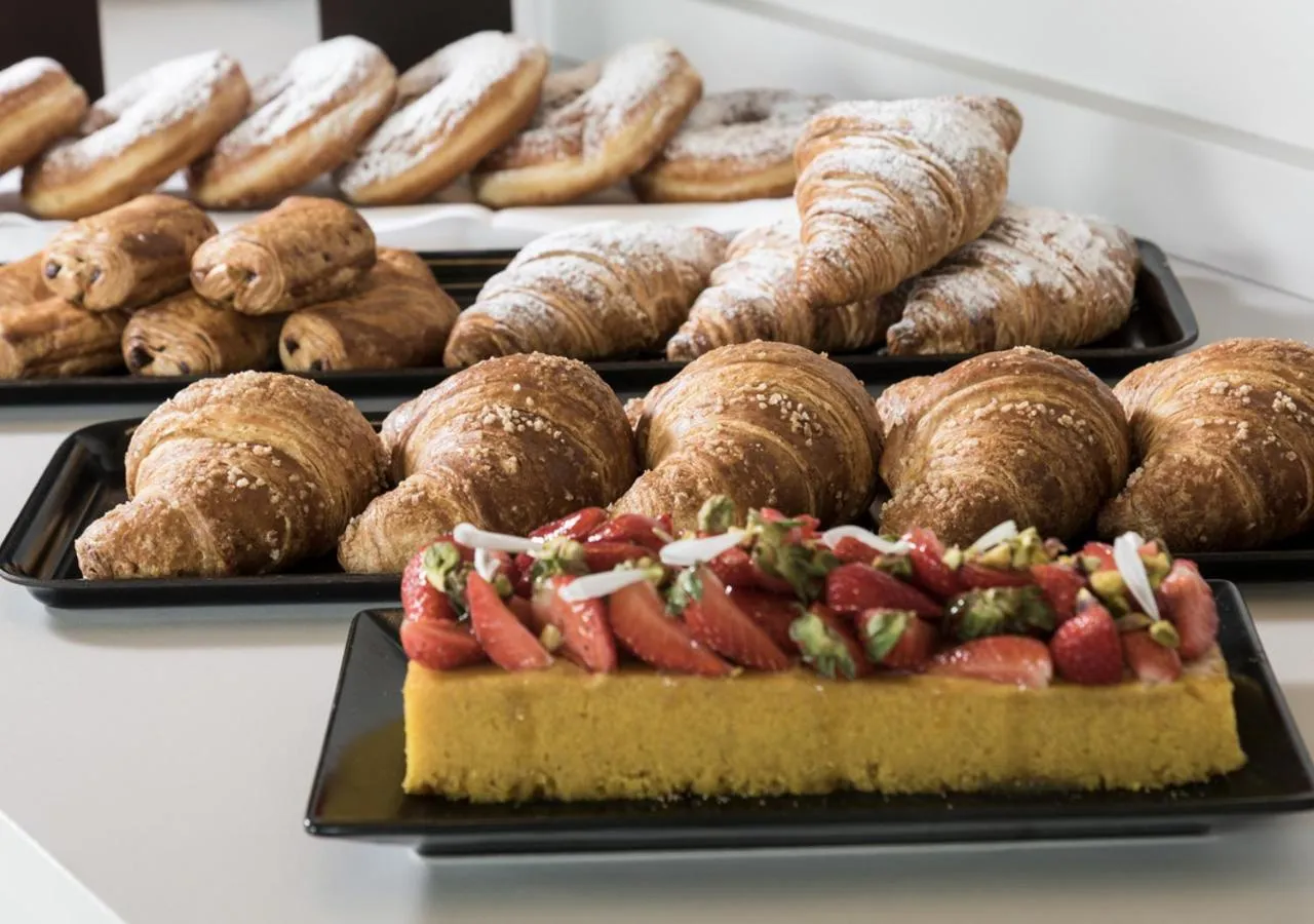 Restaurant/places to eat in Finis Africae Hotel