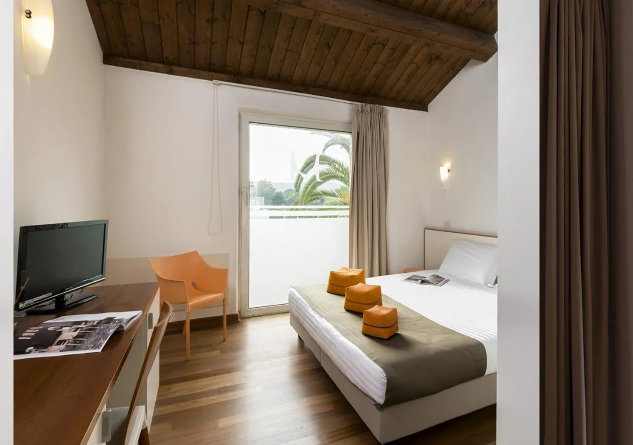 Photo of the whole room, Bed in Finis Africae Hotel