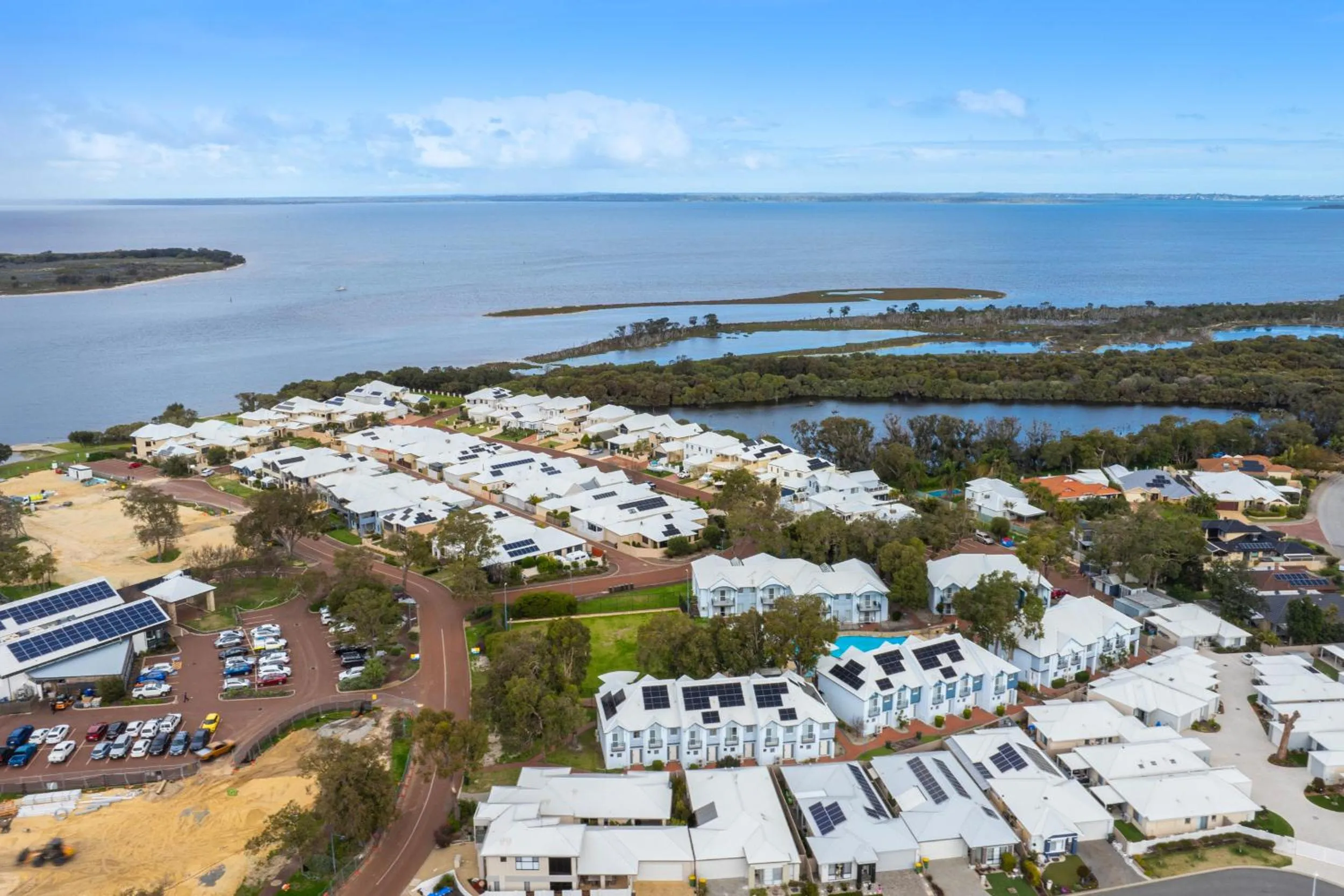 Property building in Mandurah Quay Resort
