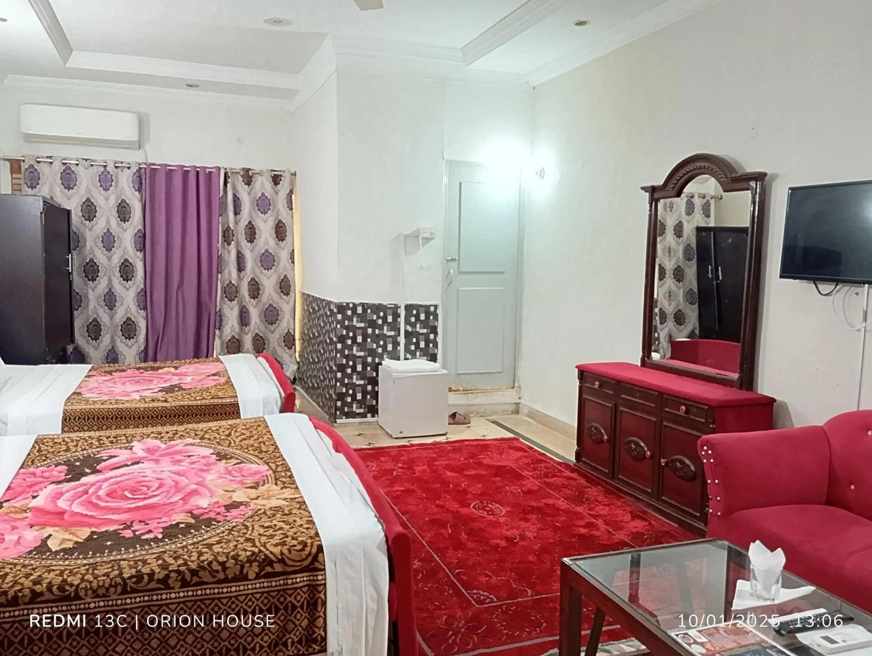 TV and multimedia in Orion International Guest House