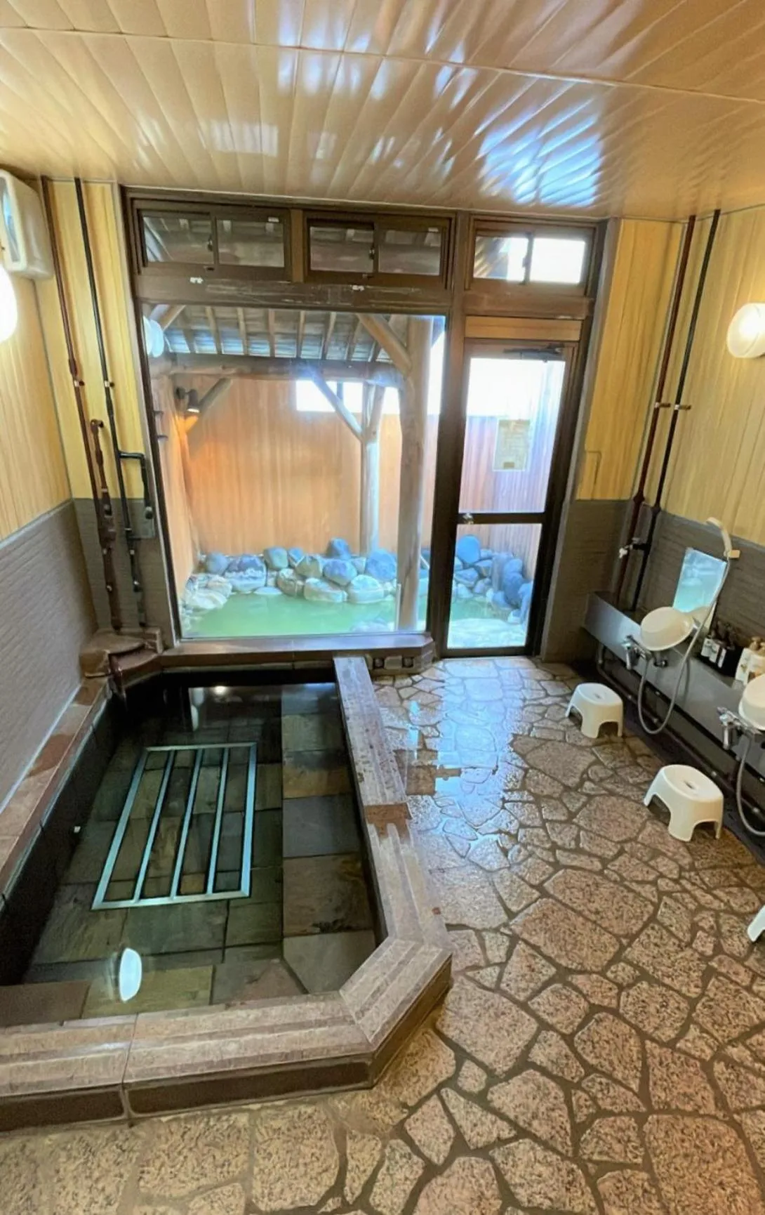 Hot Spring Bath in Hatago Nagomi