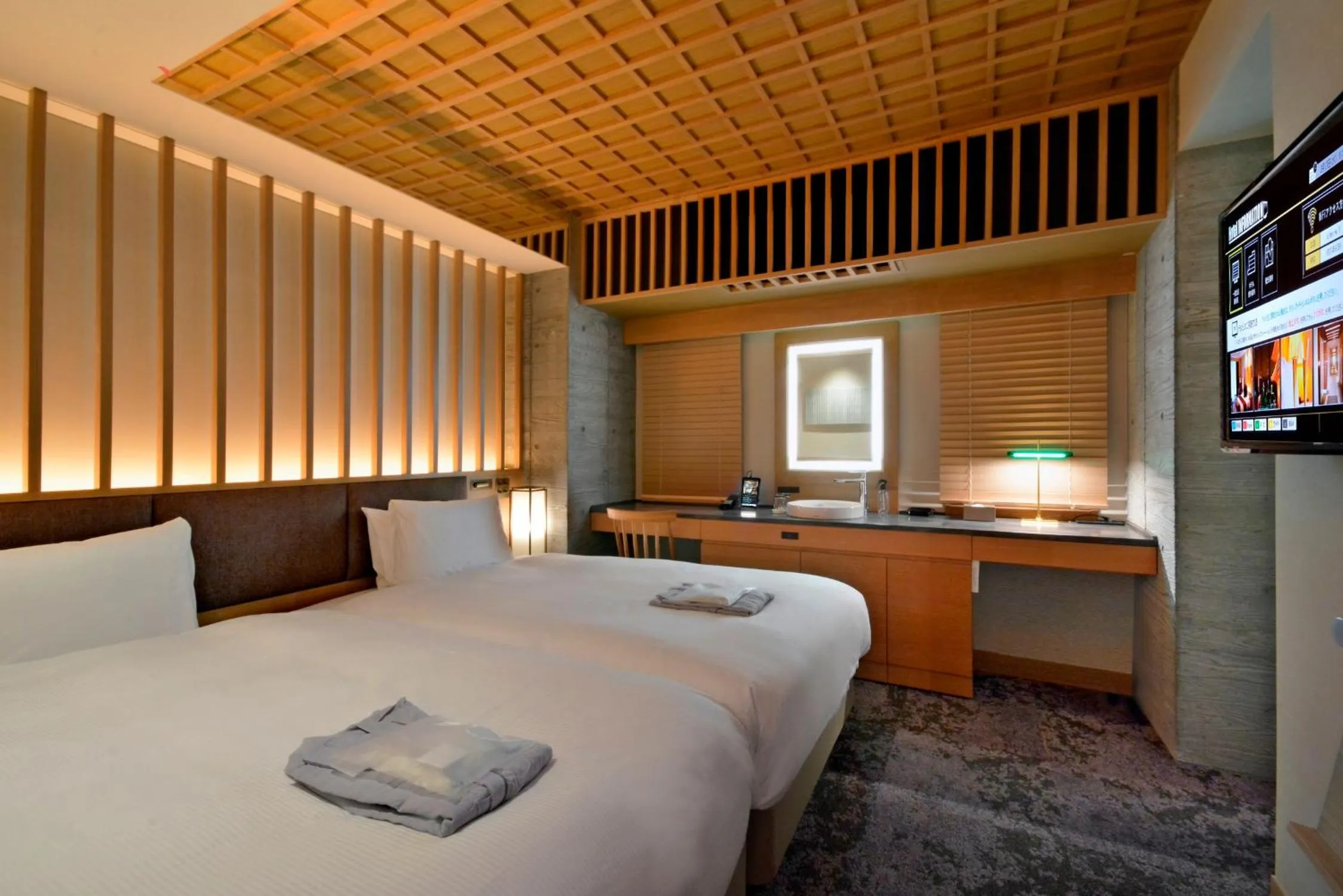 Photo of the whole room, Bed in HOTEL HILLARYS Akasaka