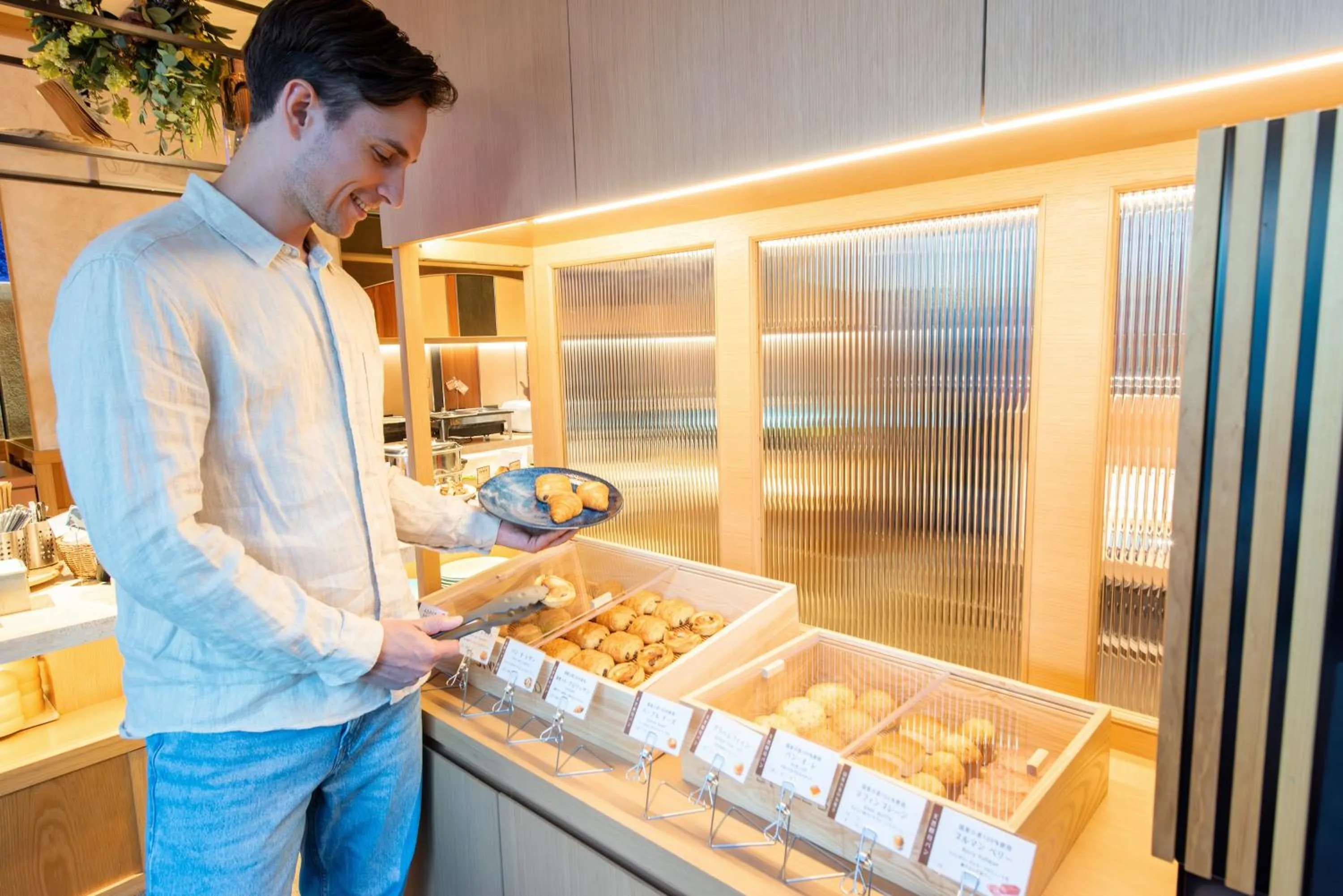 People in HOTEL HILLARYS Akasaka