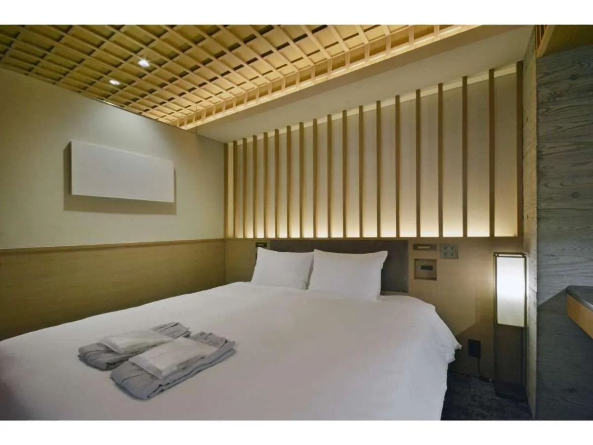 Photo of the whole room, Bed in HOTEL HILLARYS Akasaka