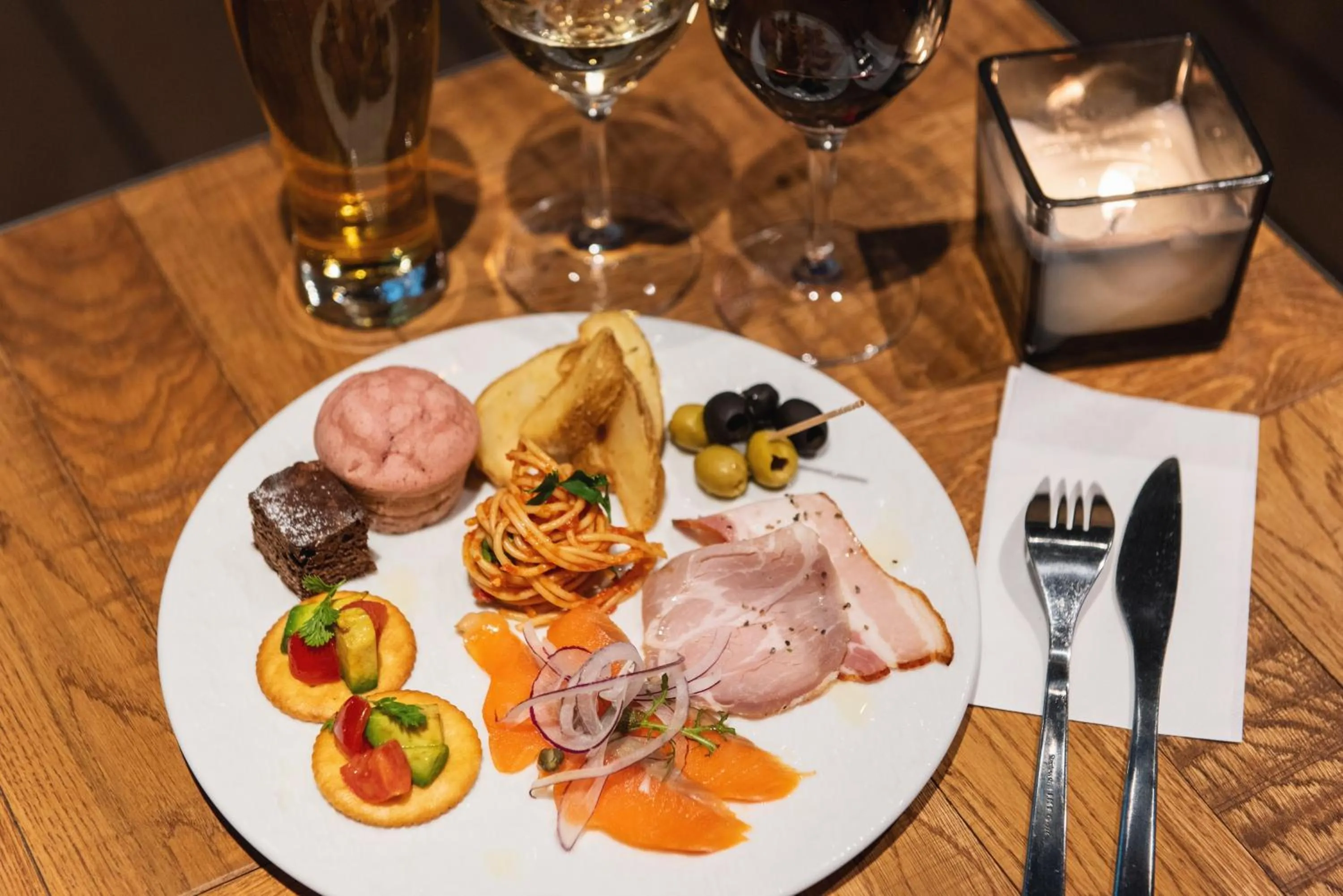 Food and drinks in HOTEL HILLARYS Akasaka