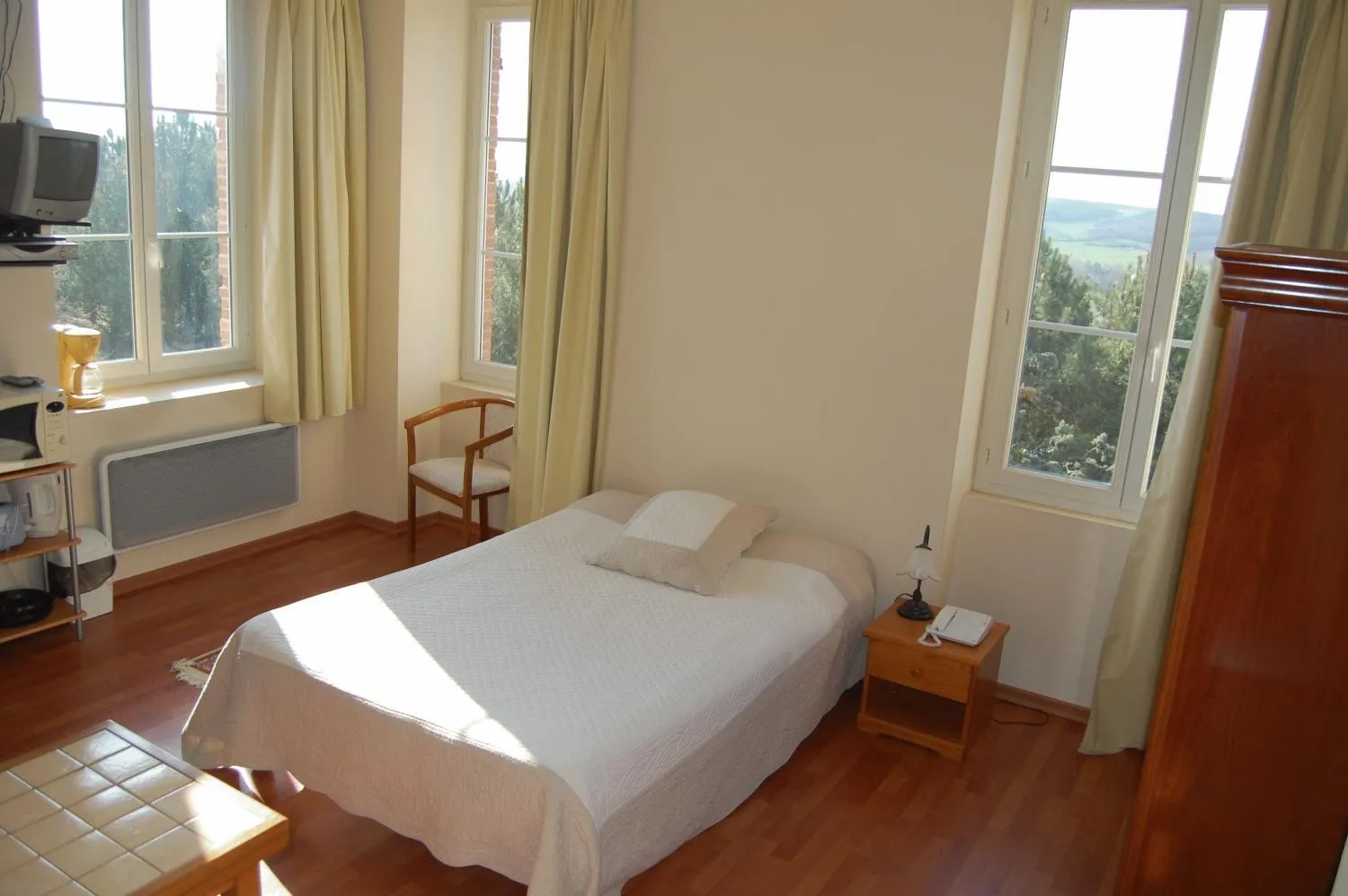 Photo of the whole room, Bed in Chateau de Faudade