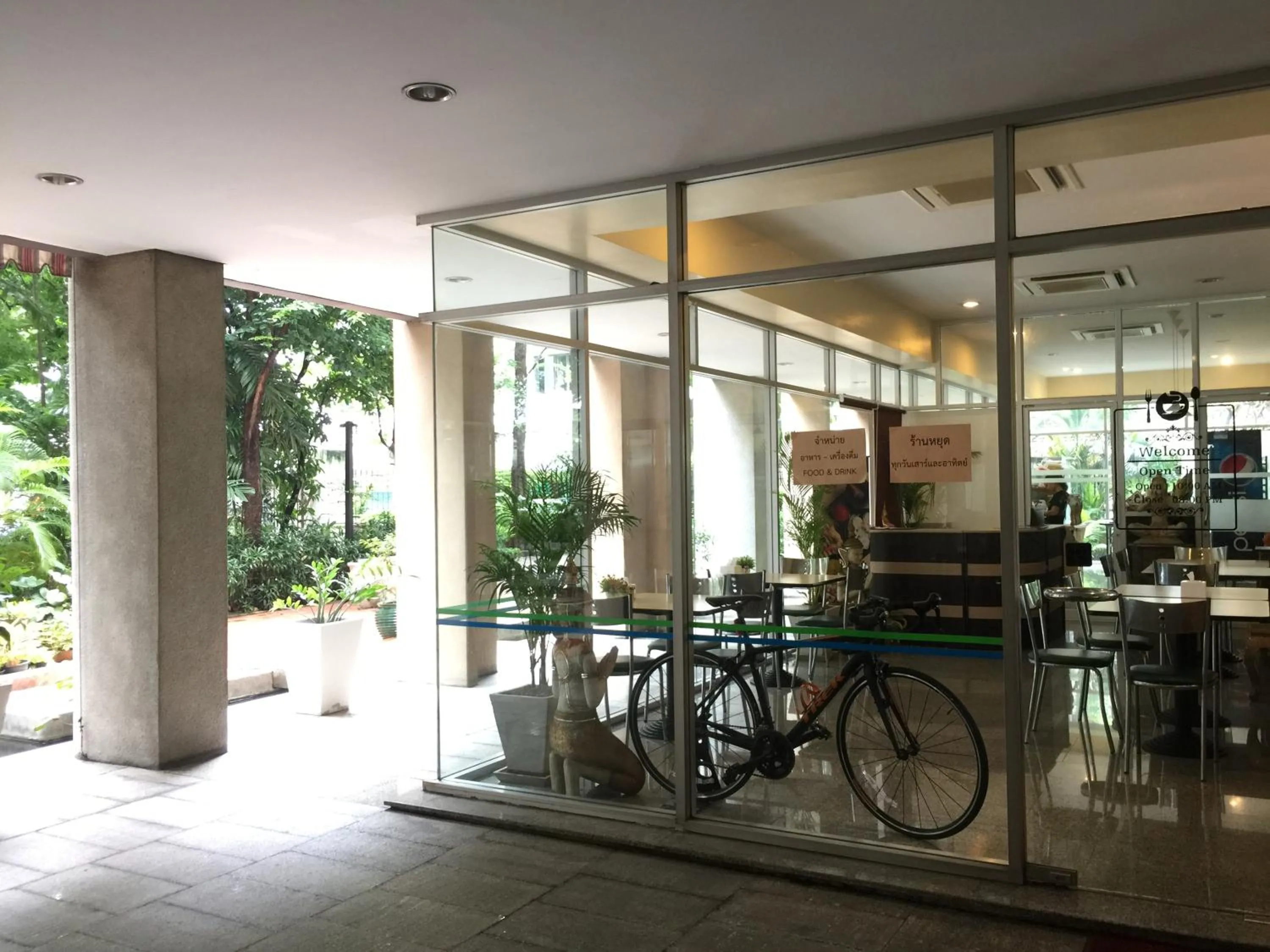 Restaurant/places to eat in Rio Monte Residence