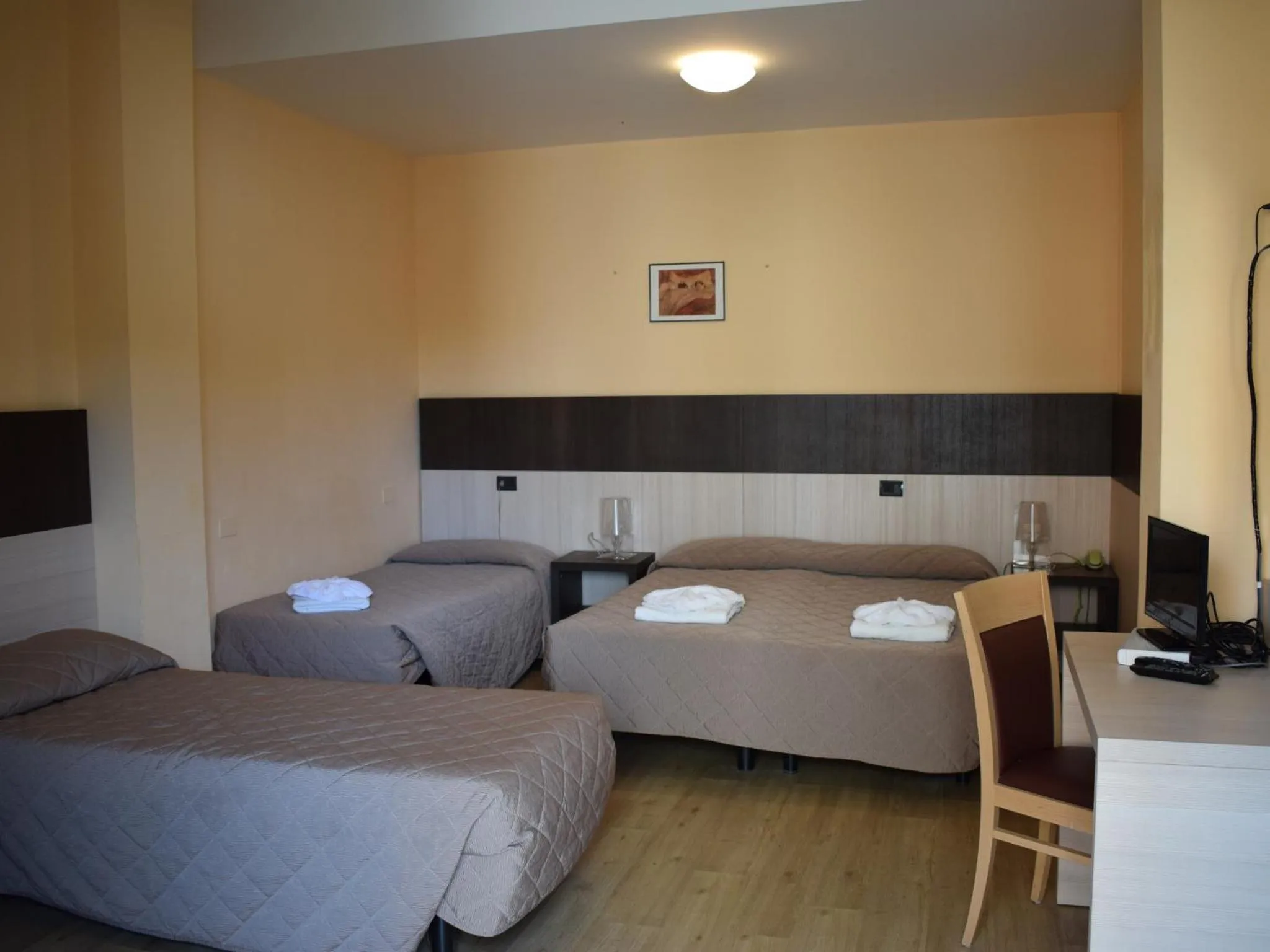 Bathroom, Bed in Hotel Bamby