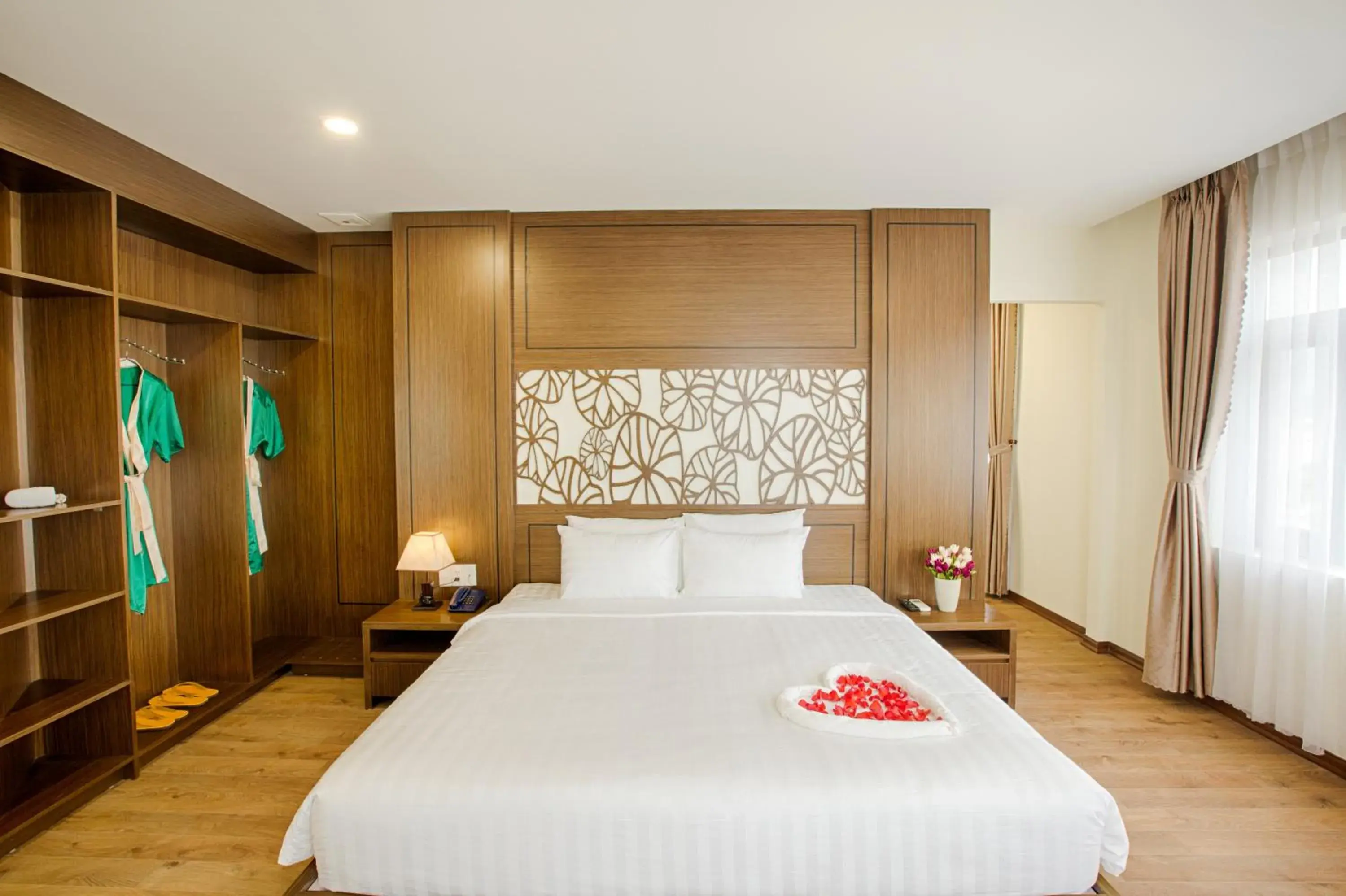 Suite with City View in Central Hotel & Spa Danang Suite with City View in Central Hotel & Spa Danang