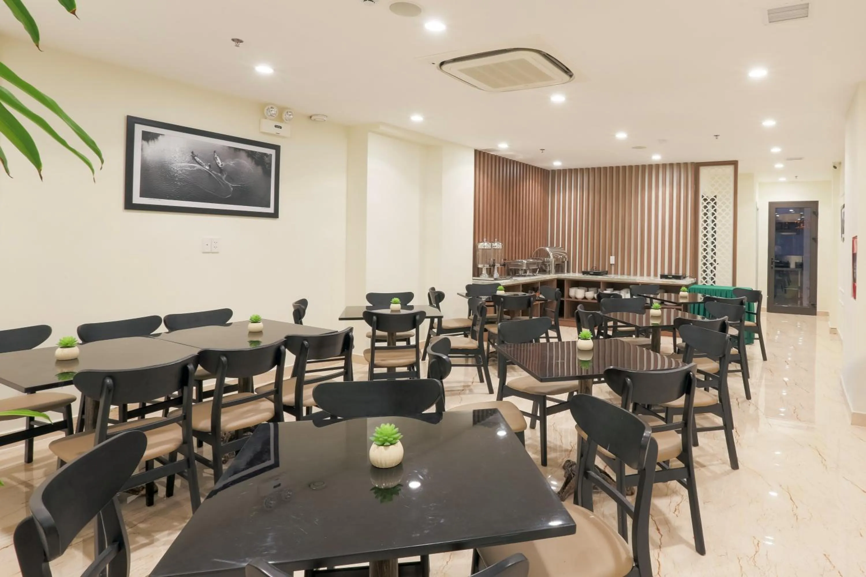 Restaurant/places to eat in Central Hotel & Spa Danang