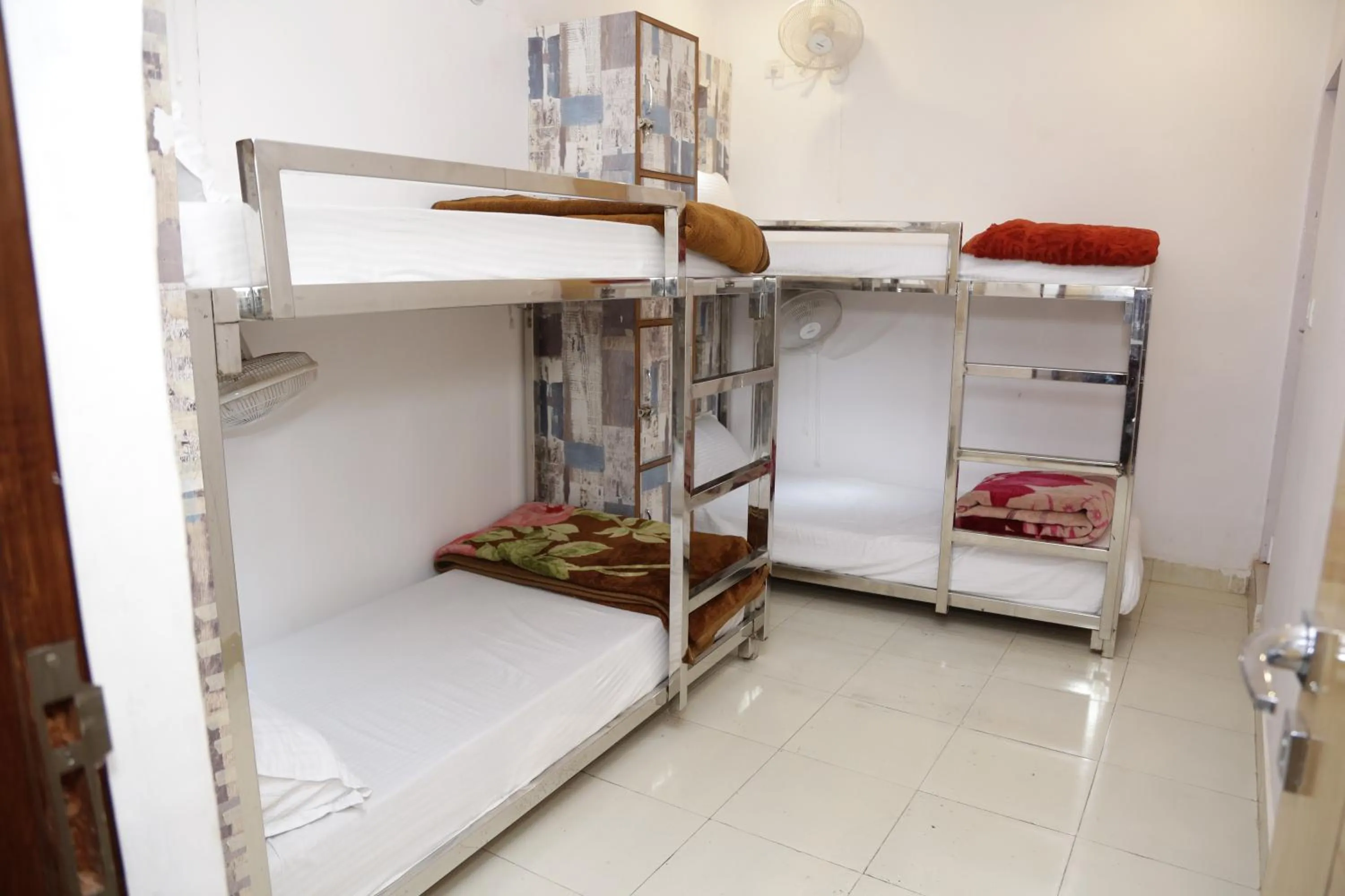 bunk bed in Backpackers Heaven New King - New Delhi Train Station