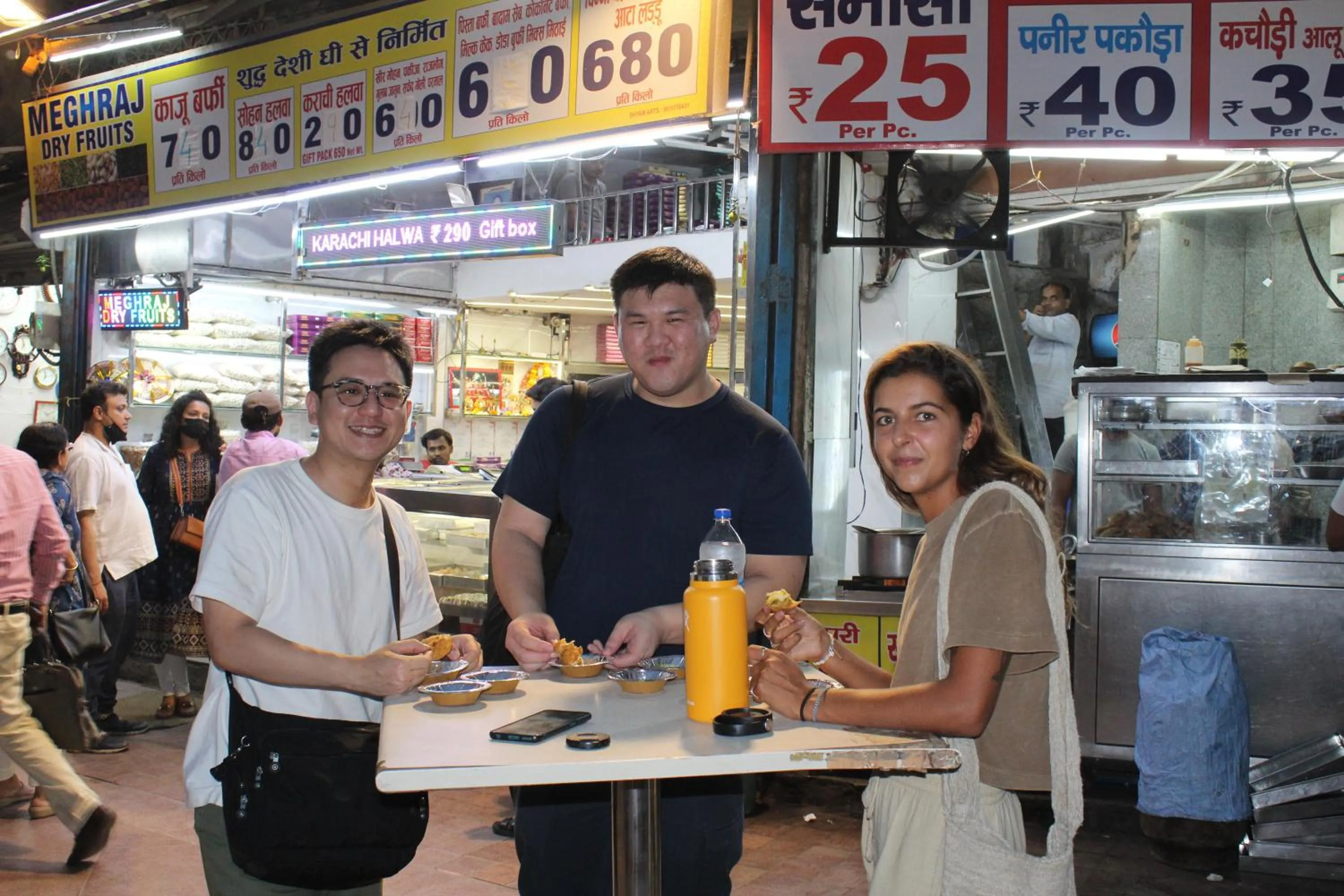 group of guests in Backpackers Heaven New King - New Delhi Train Station