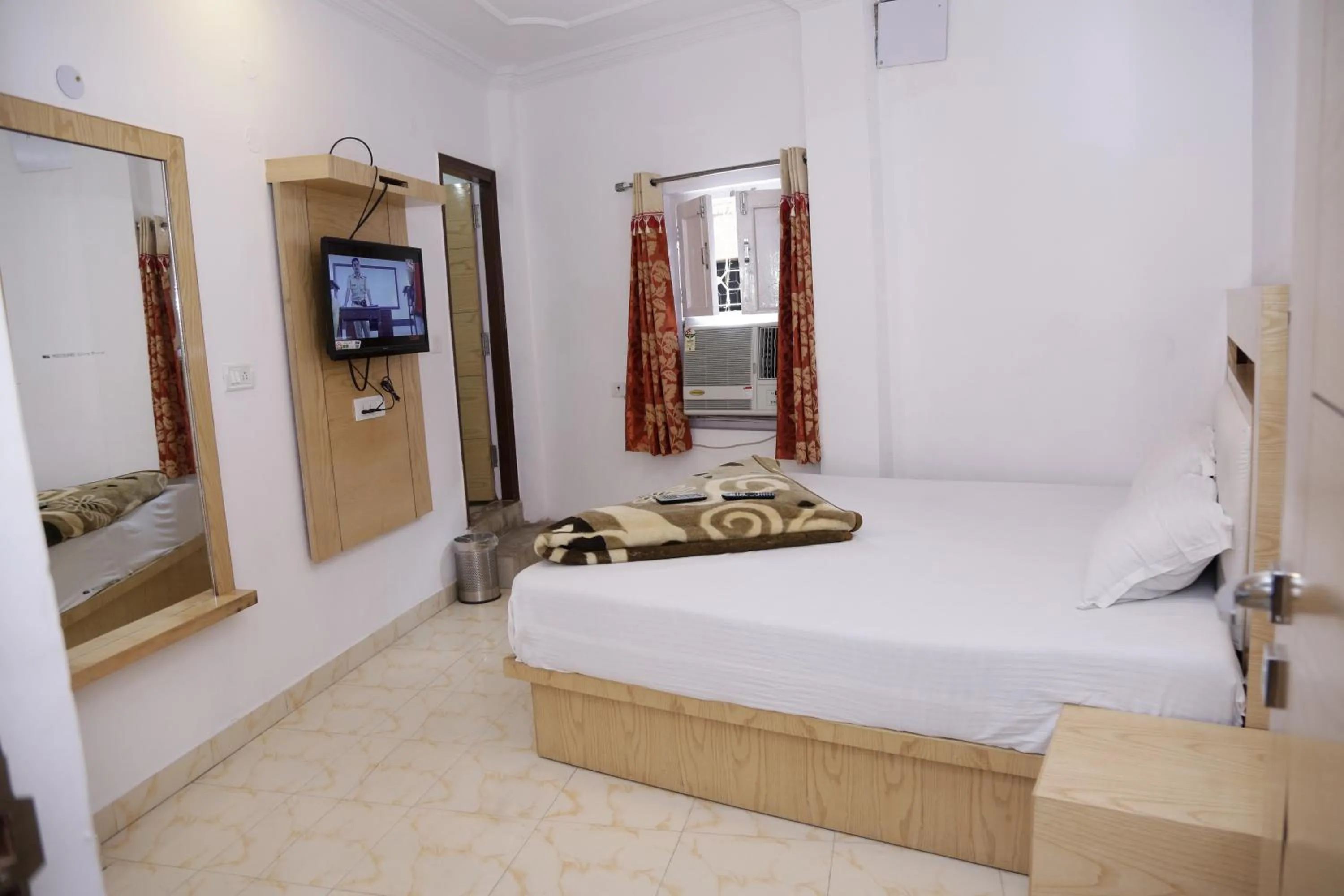 Bedroom in Backpackers Heaven New King - New Delhi Train Station