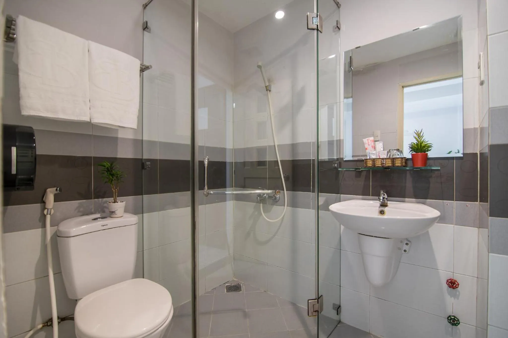 Bathroom in Bin Bin Hotel 1 - Near RMIT University