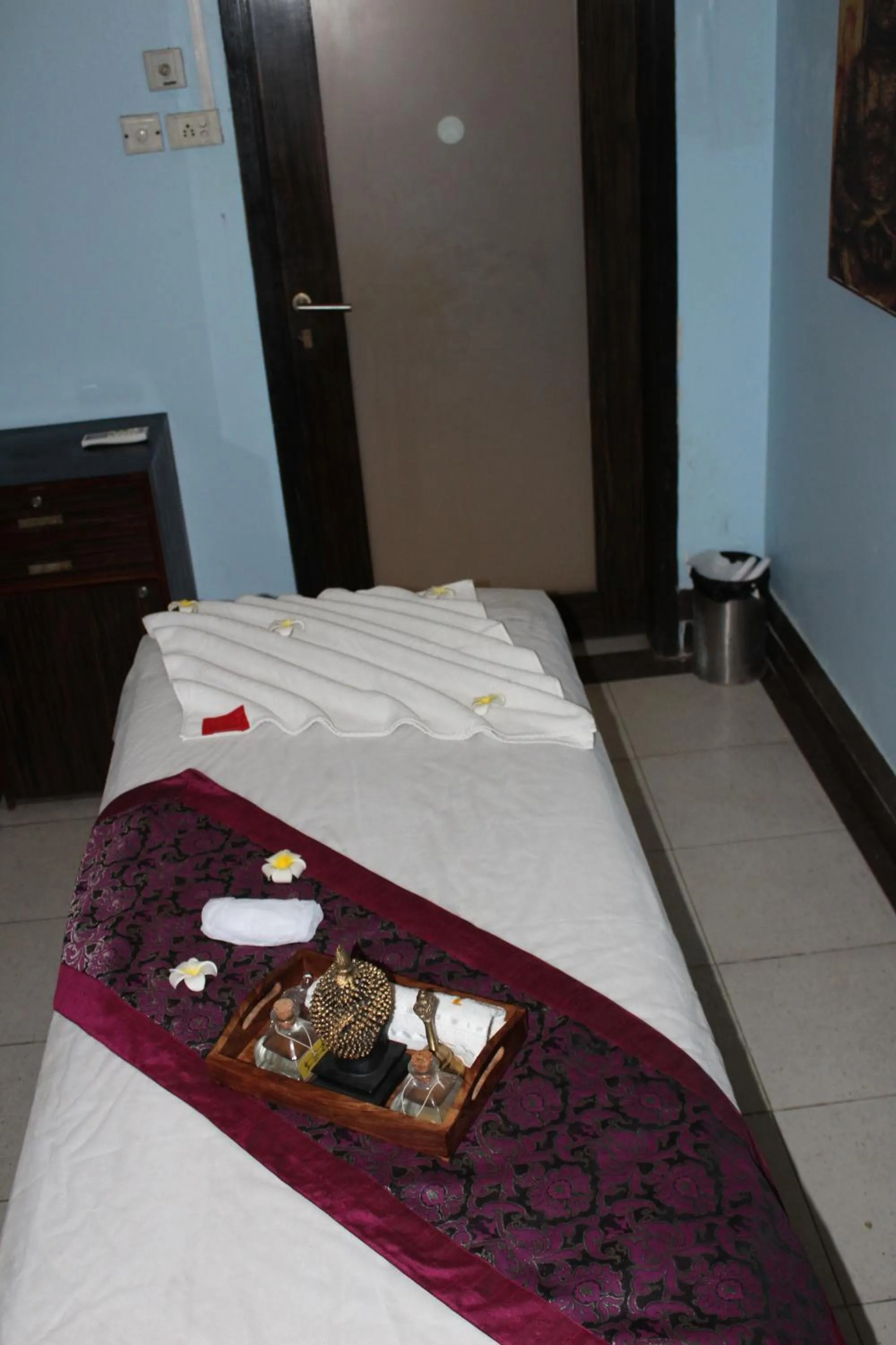 Spa and wellness centre/facilities, Bed in Pride Plaza Hotel, Ahmedabad
