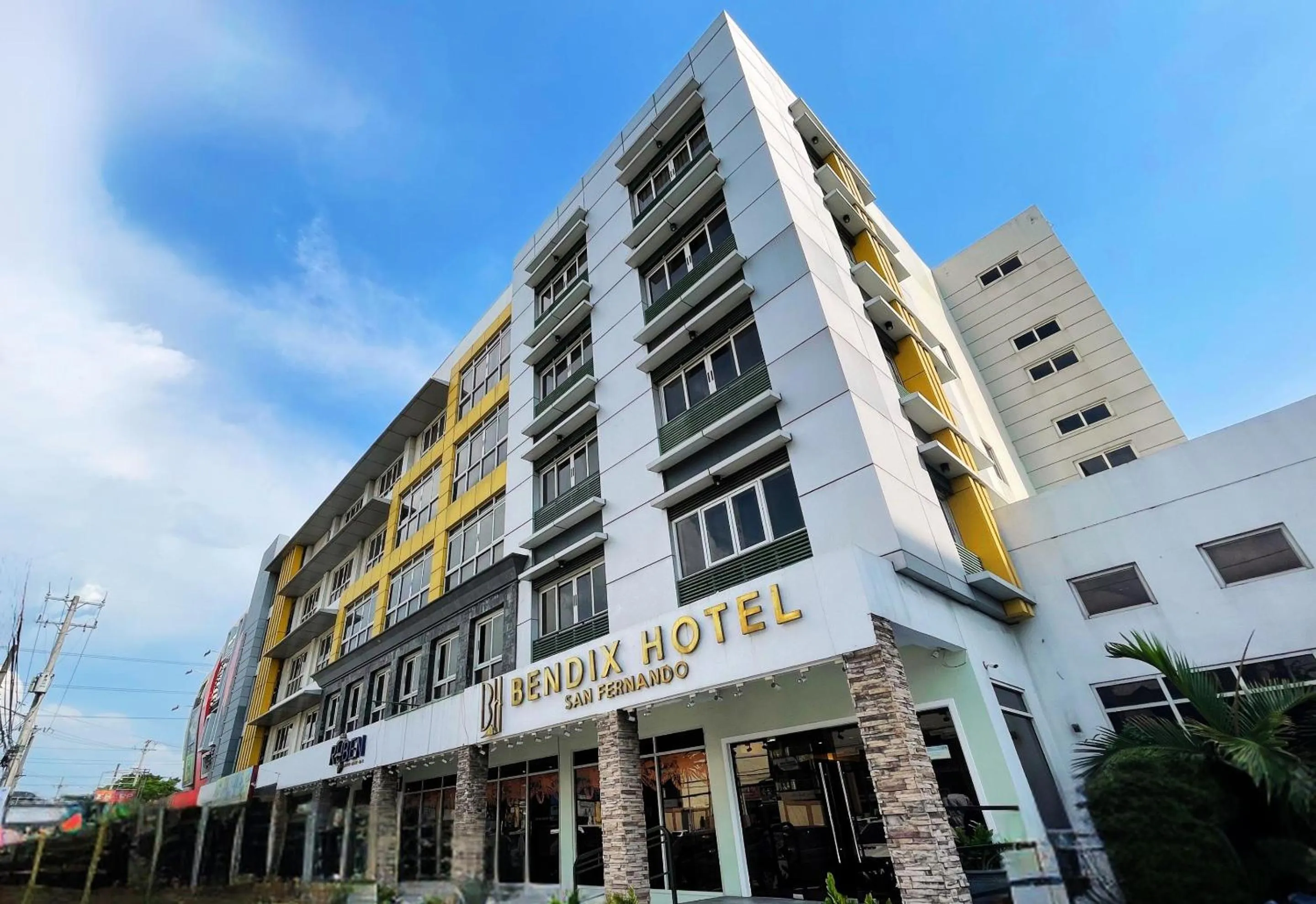 Property building in Bendix Hotel San Fernando powered by Cocotel