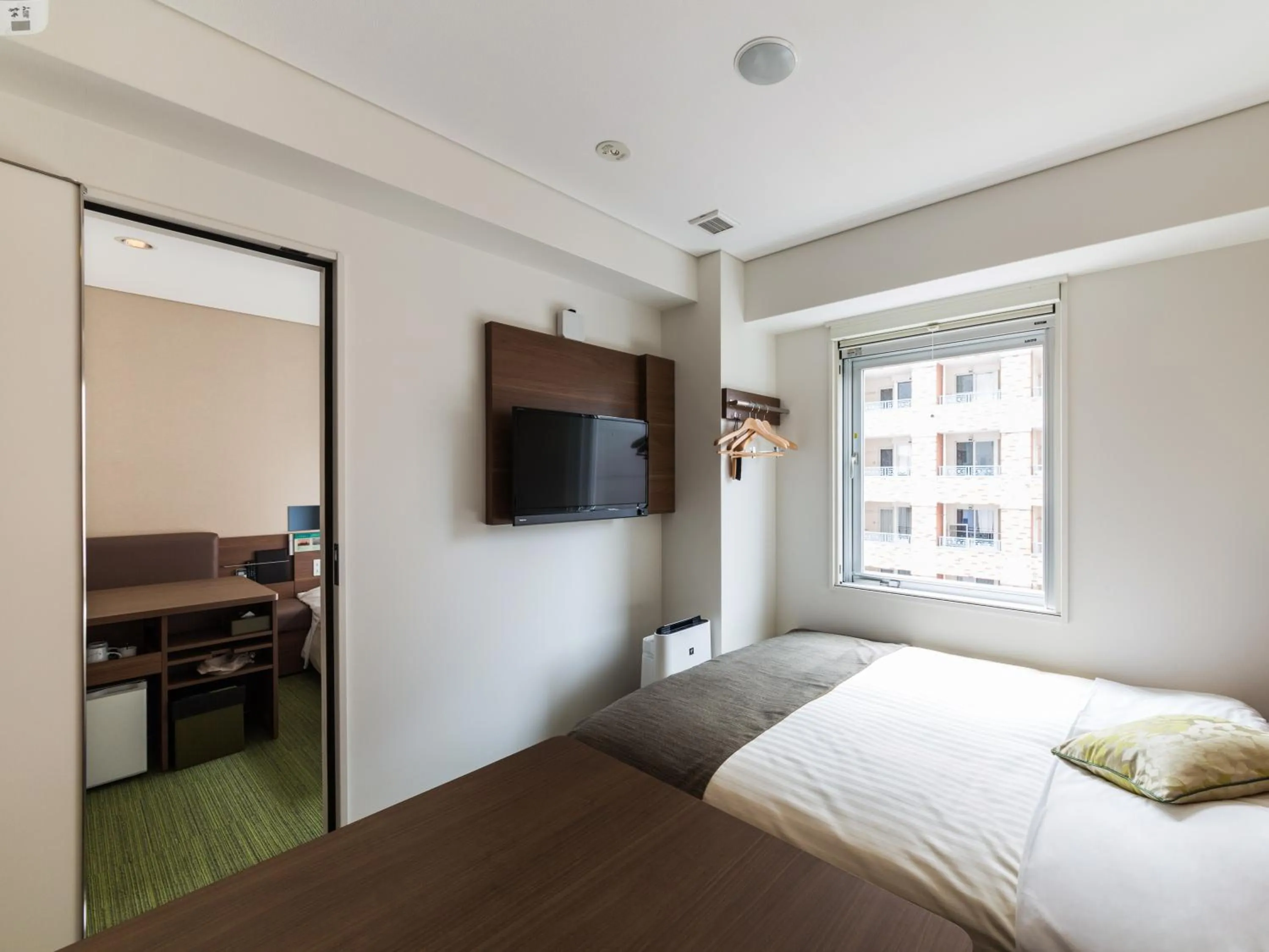 Bed in Super Hotel Premier Hakataeki