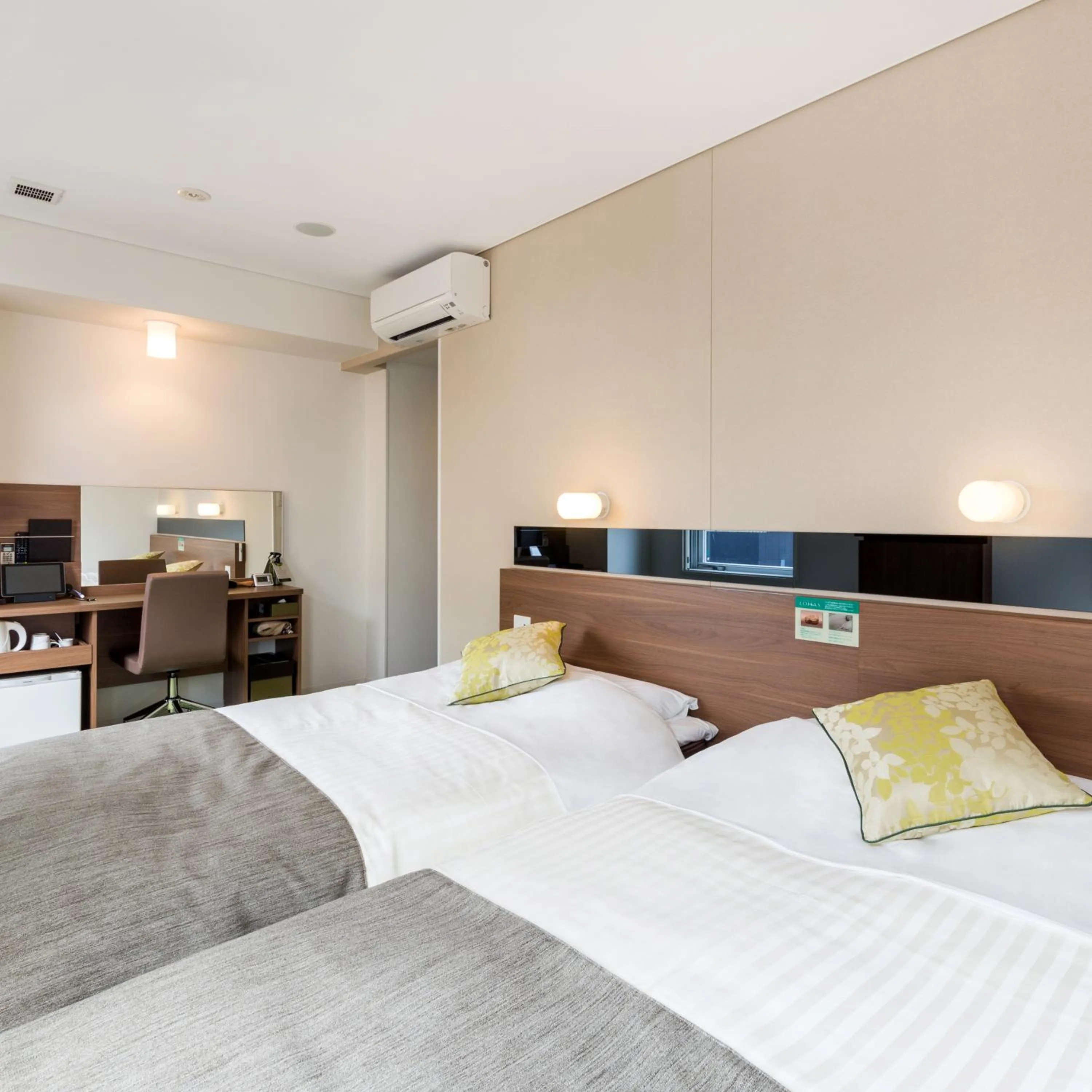 Bed in Super Hotel Premier Hakataeki