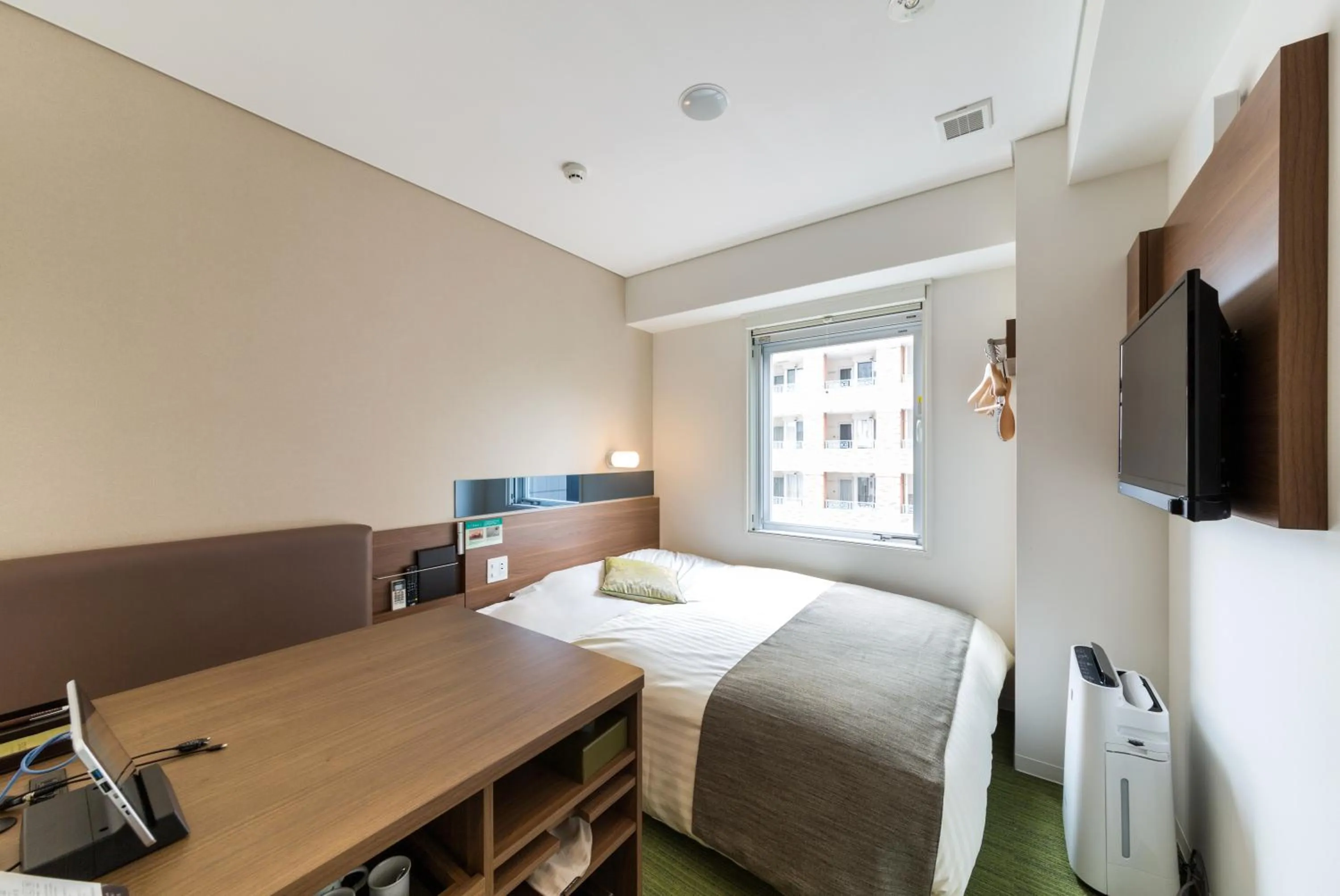 Bed in Super Hotel Premier Hakataeki