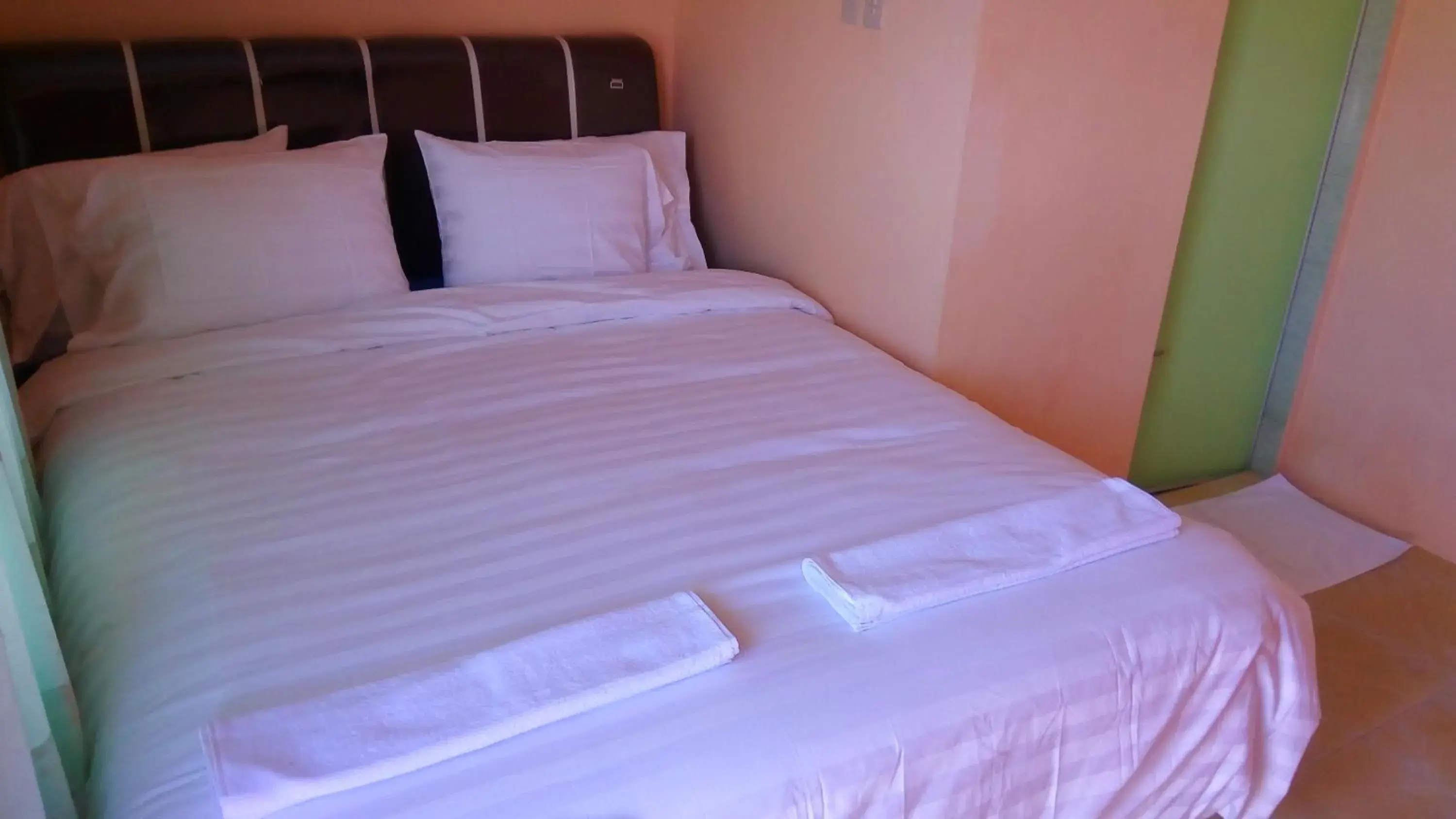 Deluxe Queen Room in Rome Residence Sibolga Pandan Deluxe Queen Room in Rome Residence Sibolga Pandan