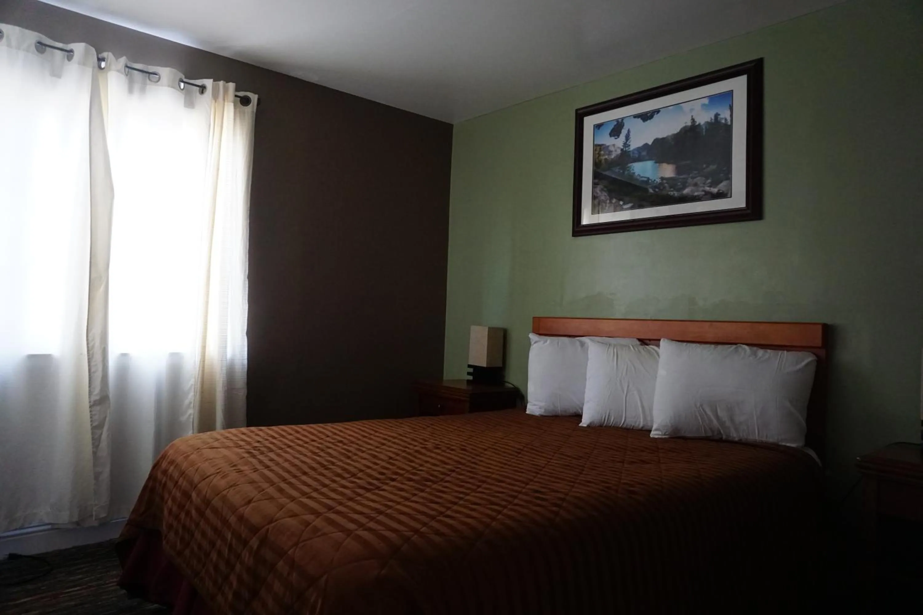 Bed in A&A Lake Tahoe Inn