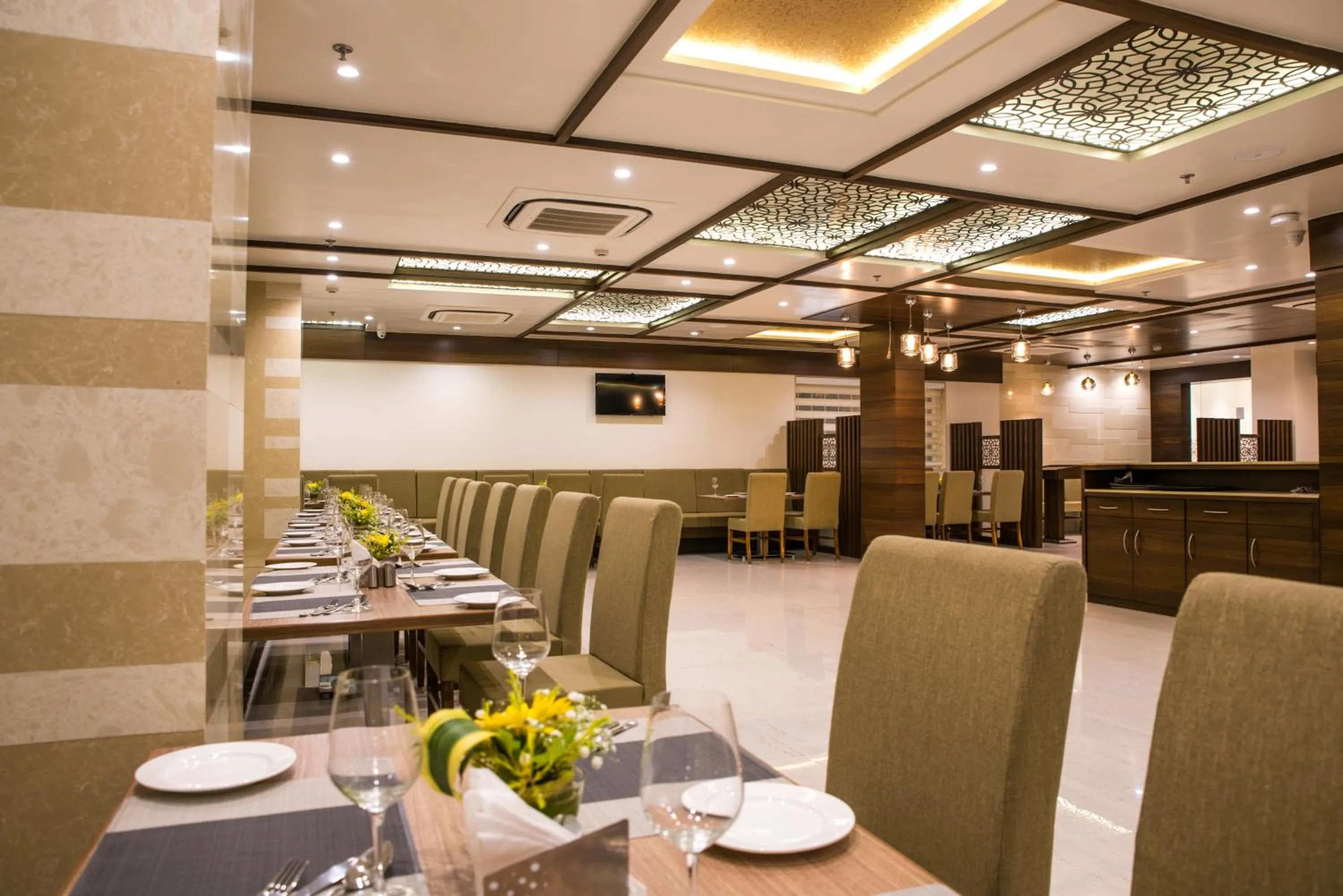 Restaurant/places to eat in Hotel Grand Rio