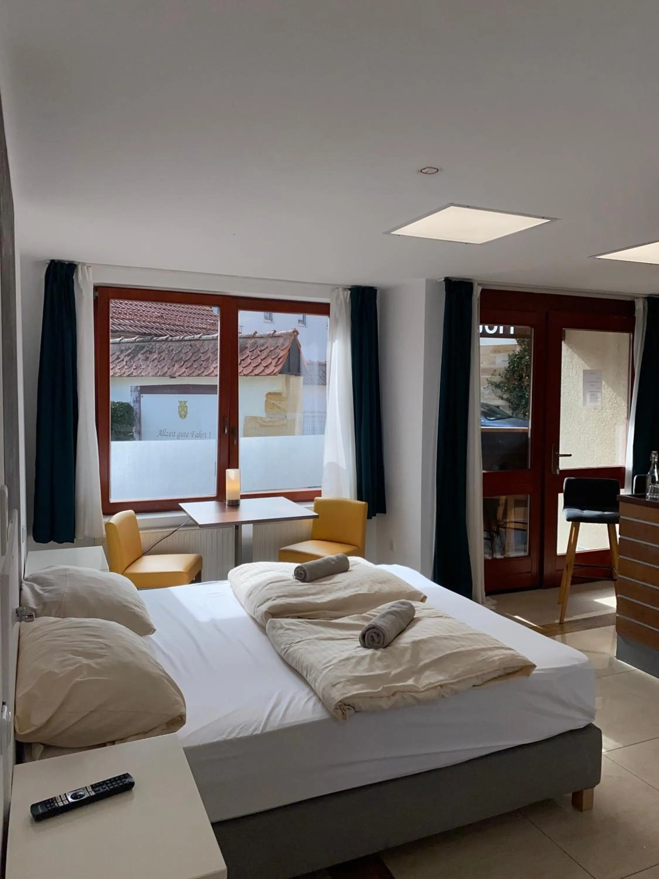 Living room, Bed in Hotel Scheunenwerk - Nürnberg Nord