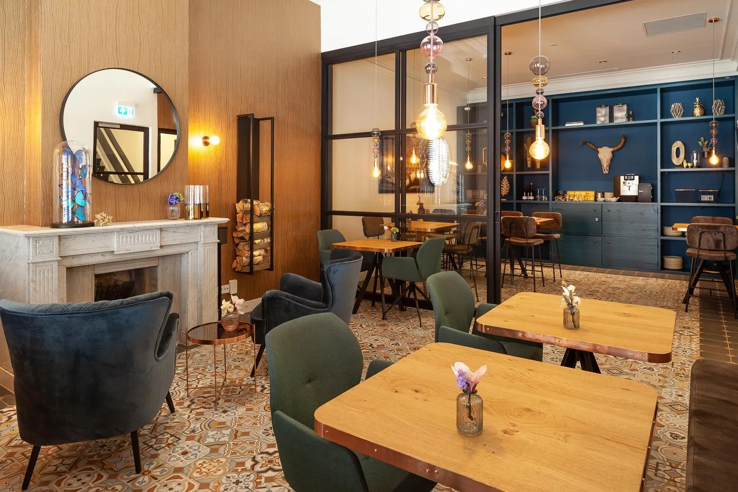 Communal lounge/ TV room in Hotel Julien