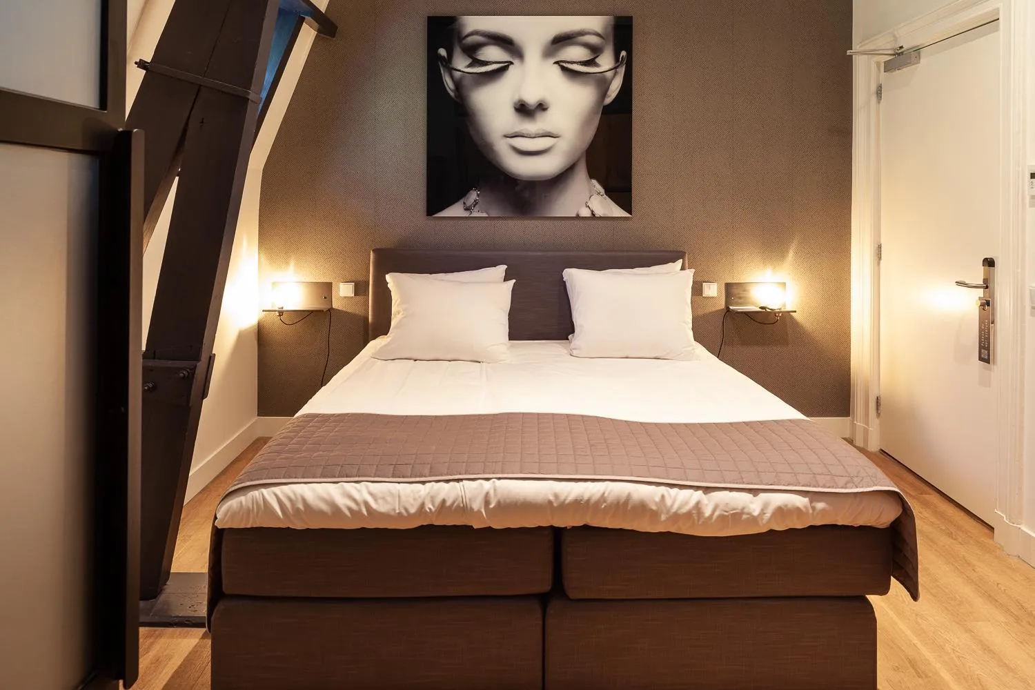 TV and multimedia, Bed in Hotel Julien