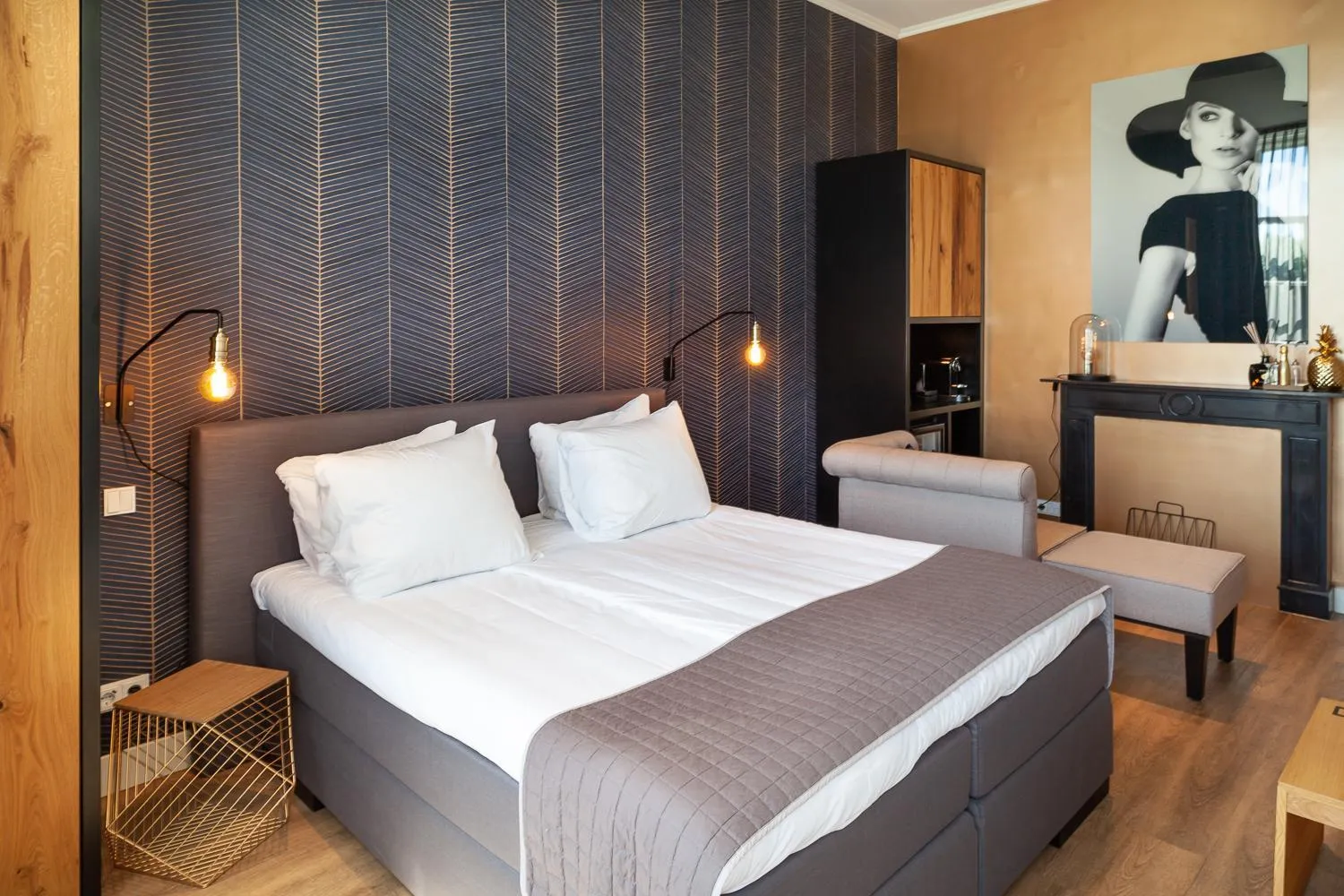 TV and multimedia, Bed in Hotel Julien