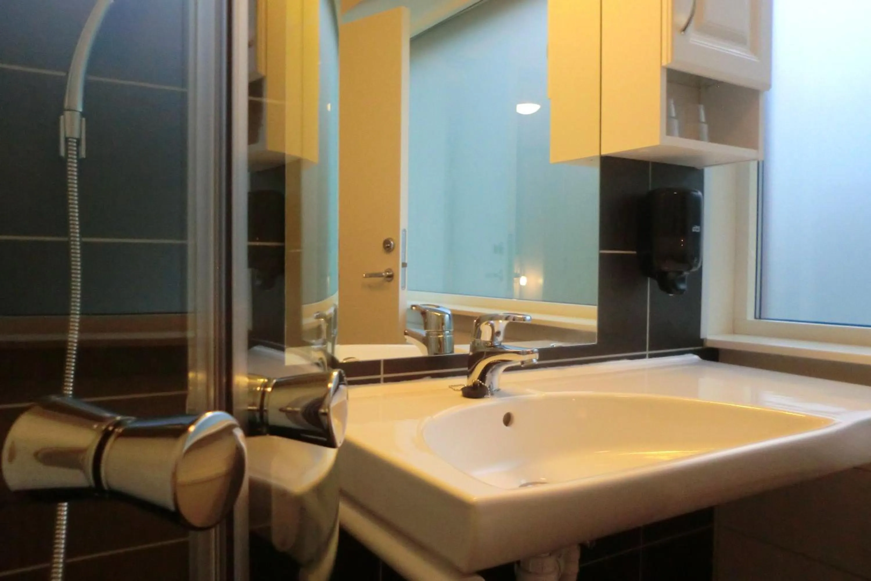 Bathroom in Lavik Fjord Hotel & Apartments