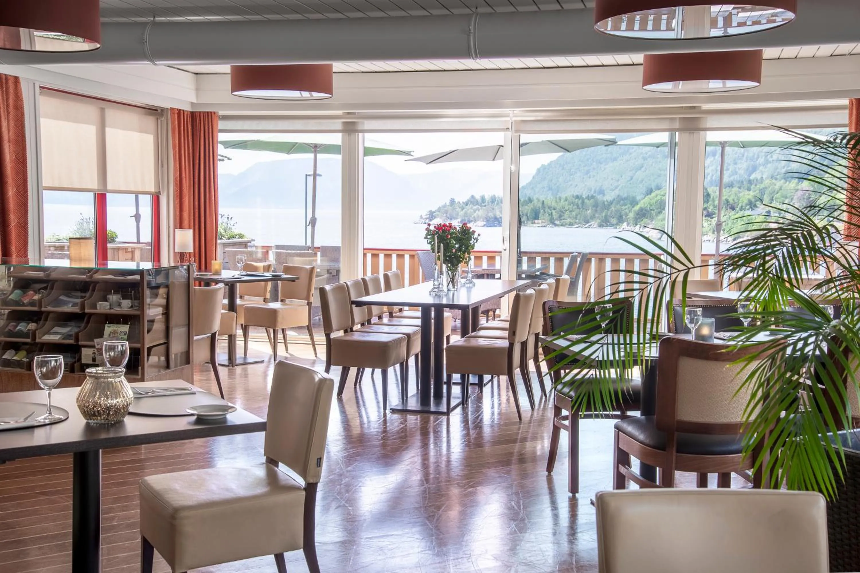 Restaurant/places to eat in Lavik Fjord Hotel & Apartments