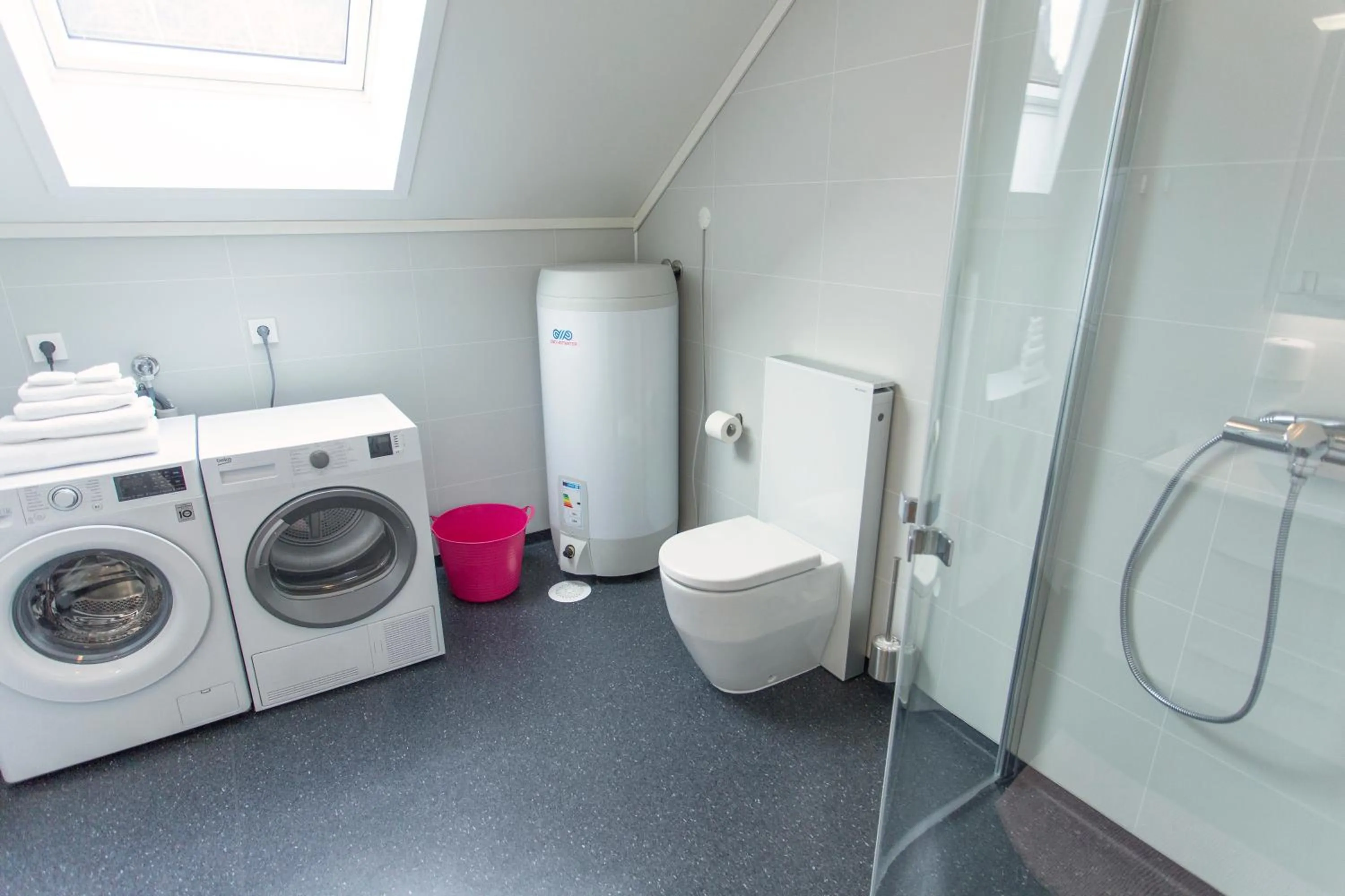 Lavik Fjord Hotel & Apartments