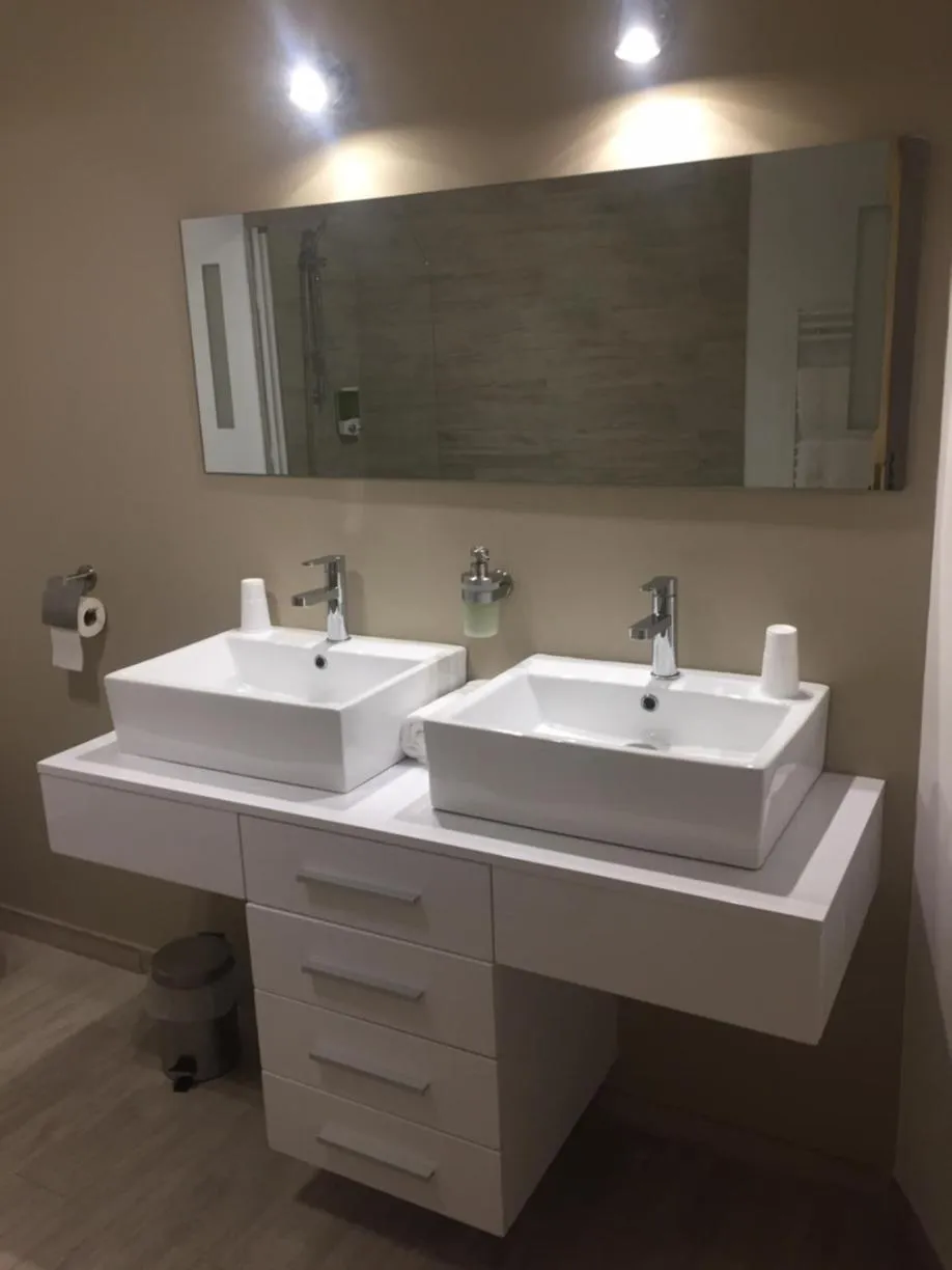 Bathroom in Le Jardin de Celina