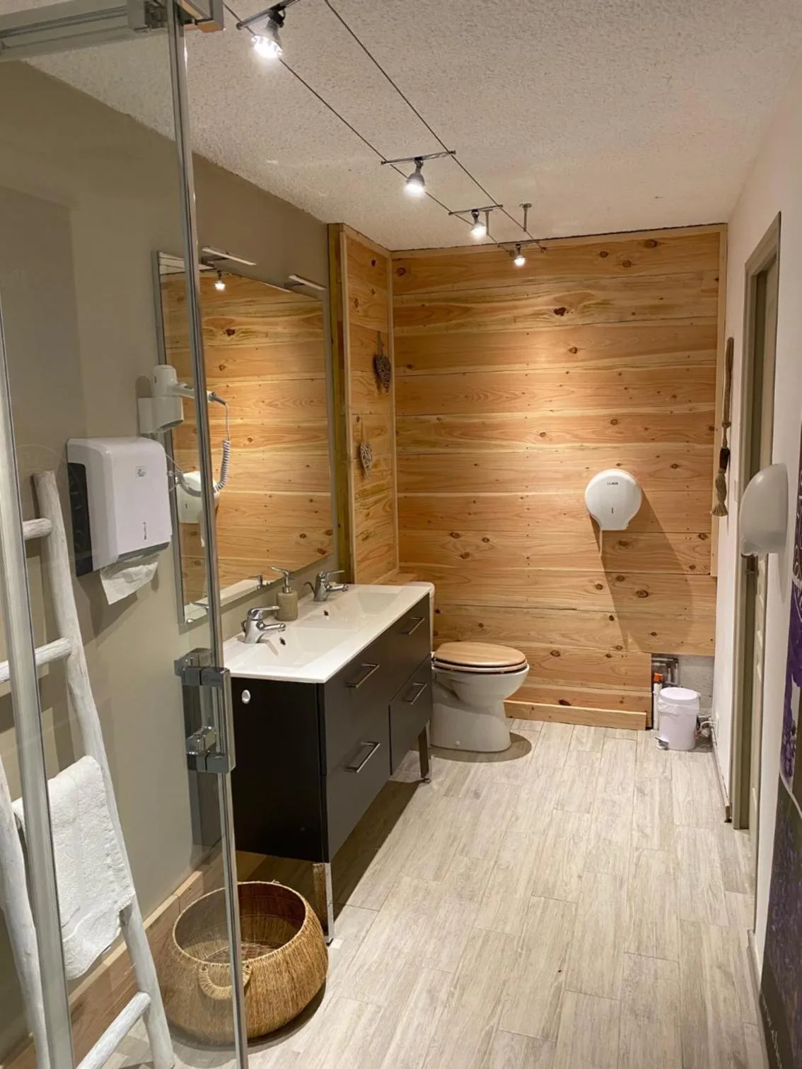 Bathroom in Le Jardin de Celina