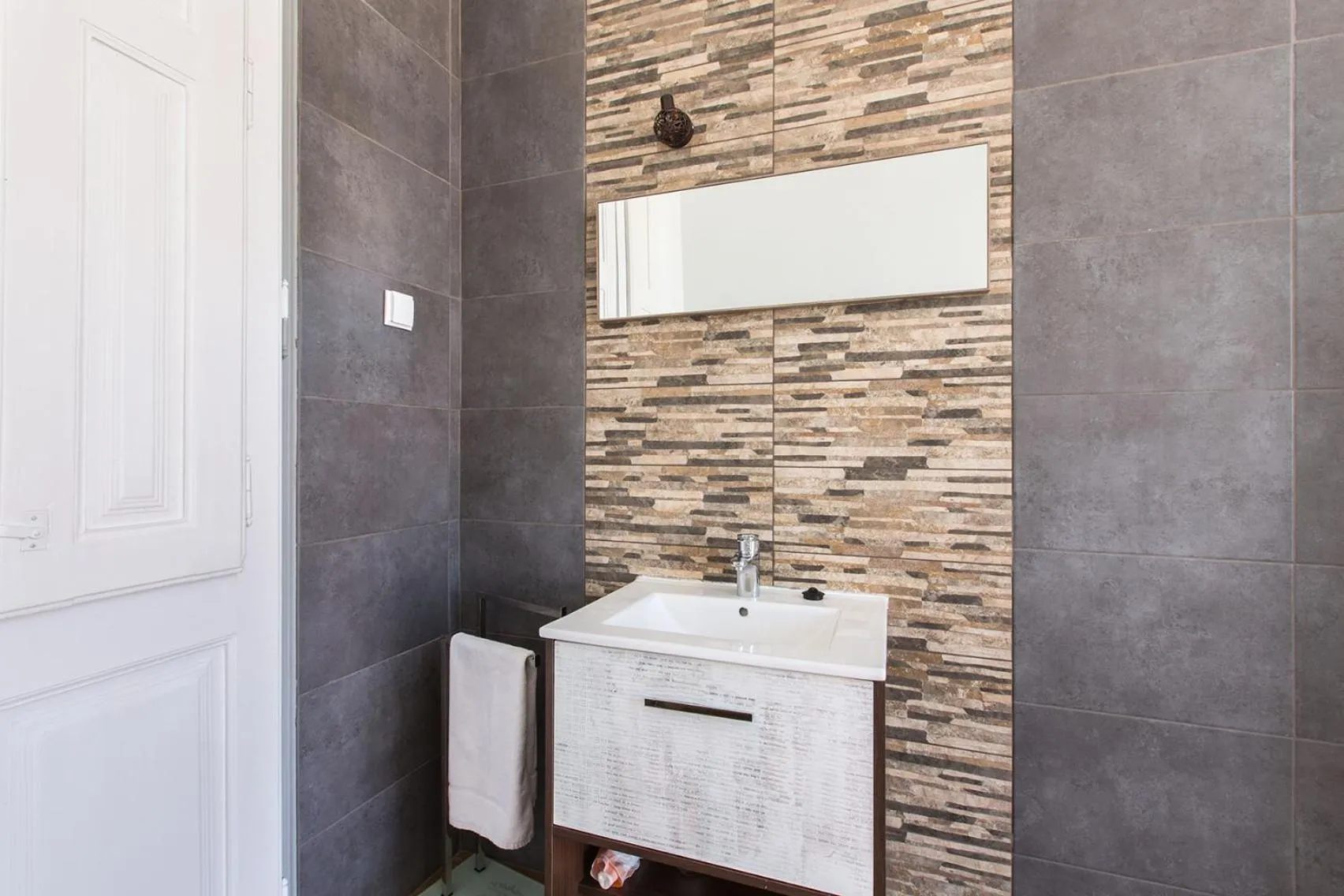 Bathroom in Faro Cosy Guesthouse